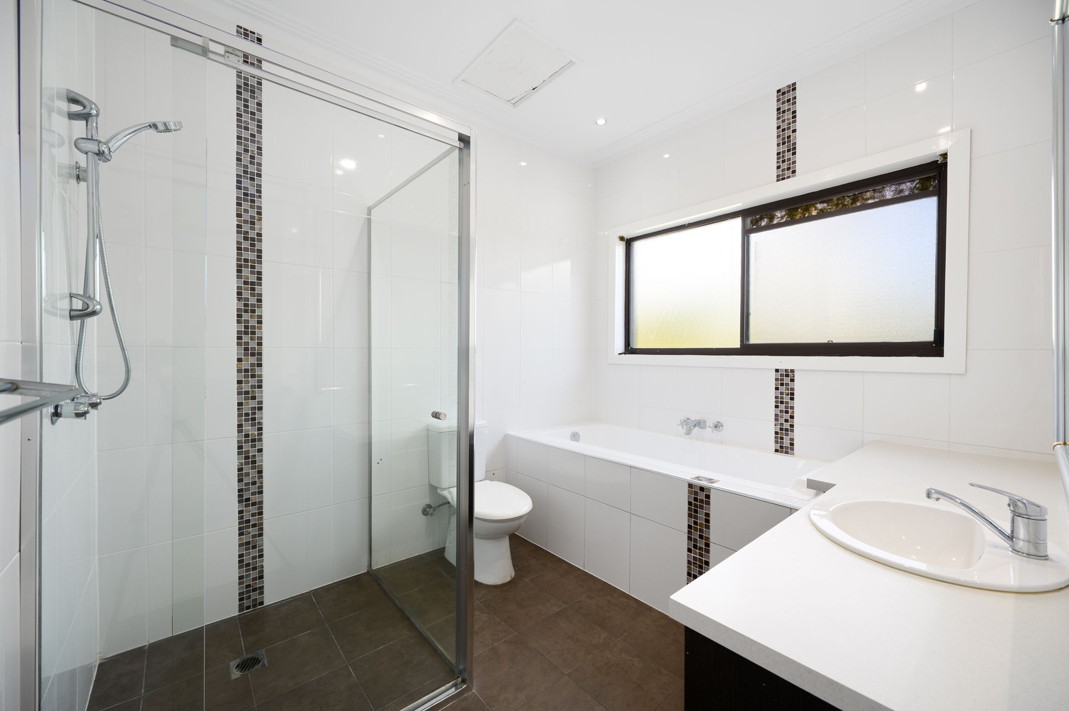 50-52 Helensvale Road — photo 15 of 24