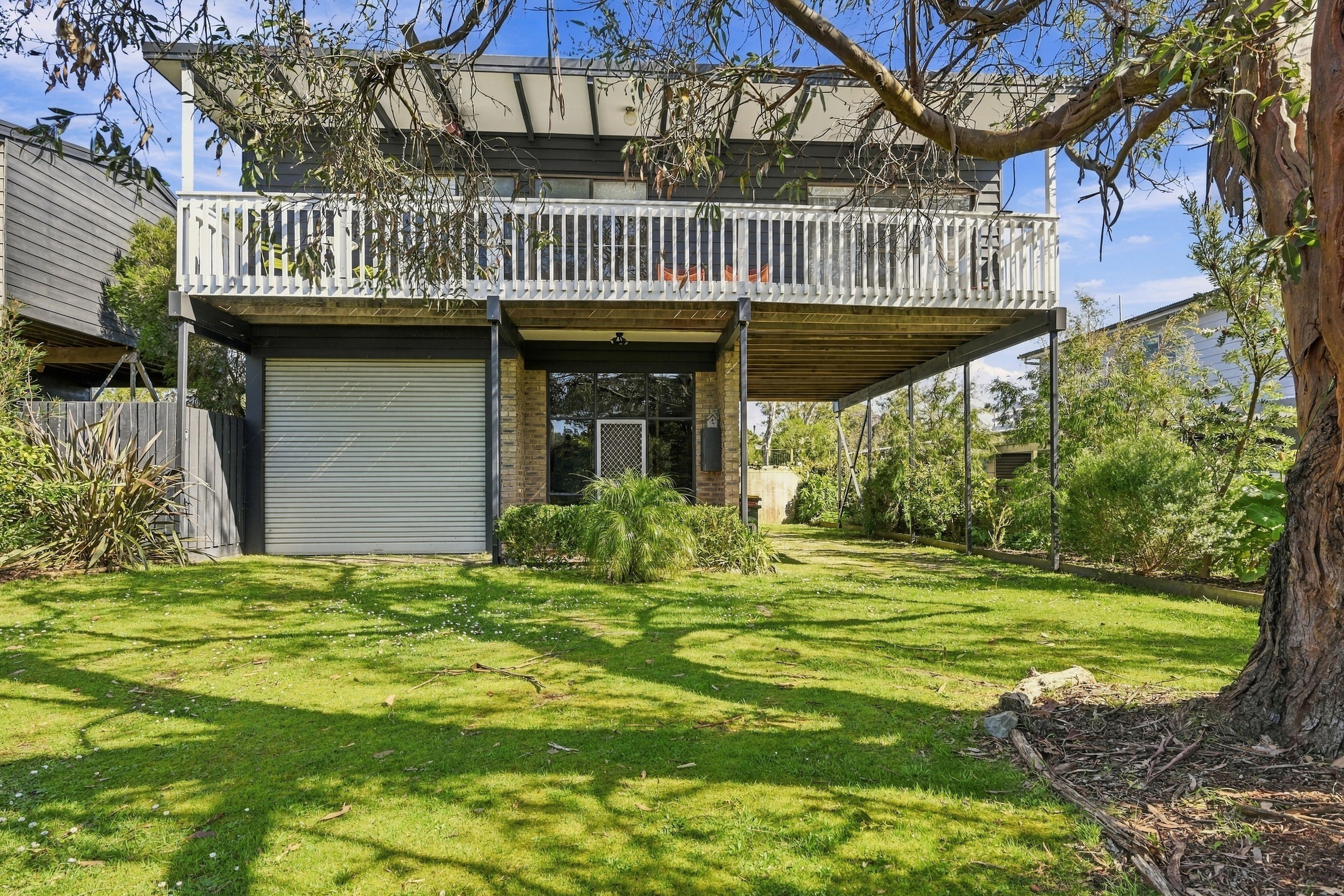 109 Acacia Road — photo 17 of 20