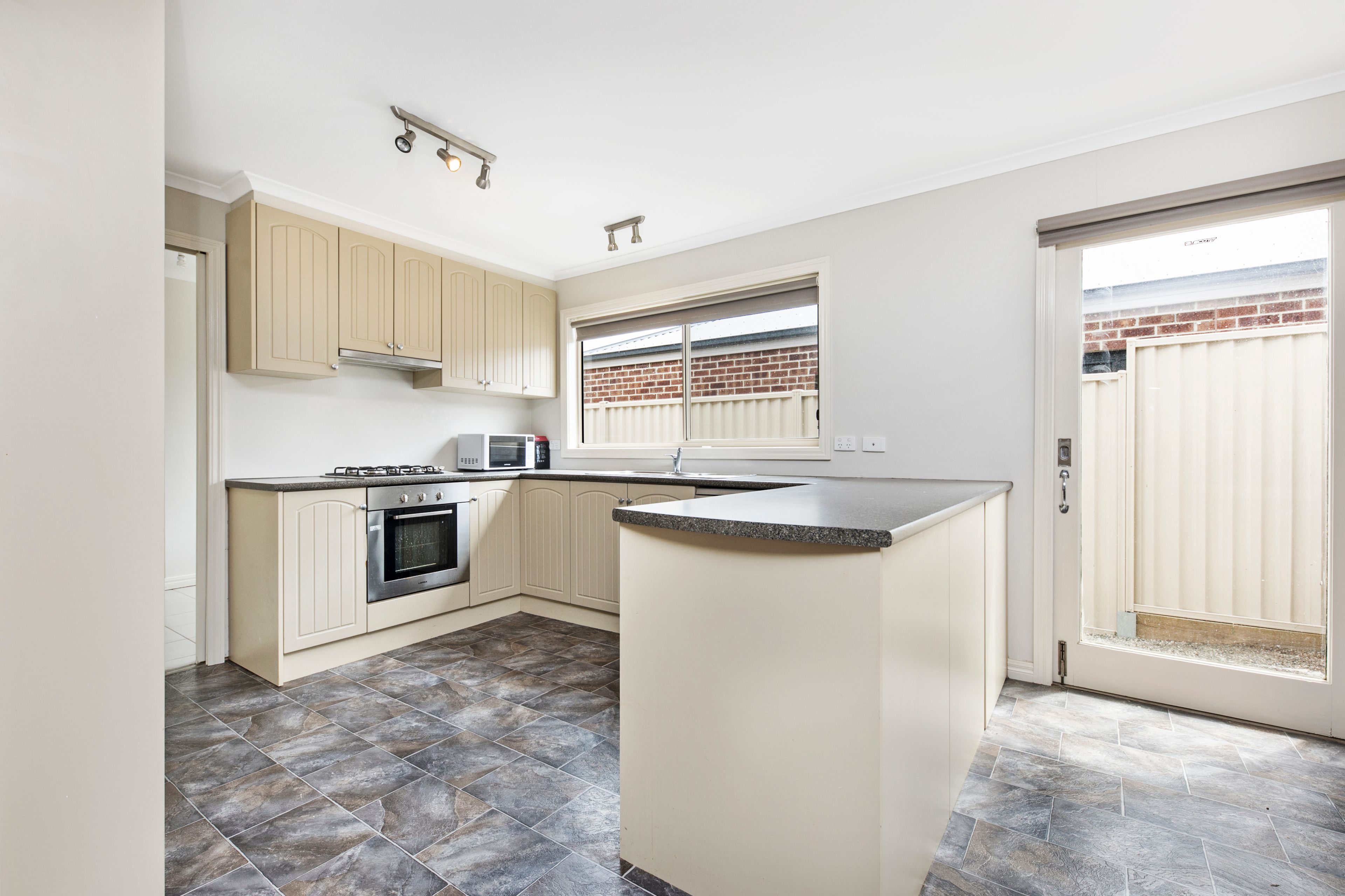 1/395 Humffray Street, Brown Hill, VIC 3350