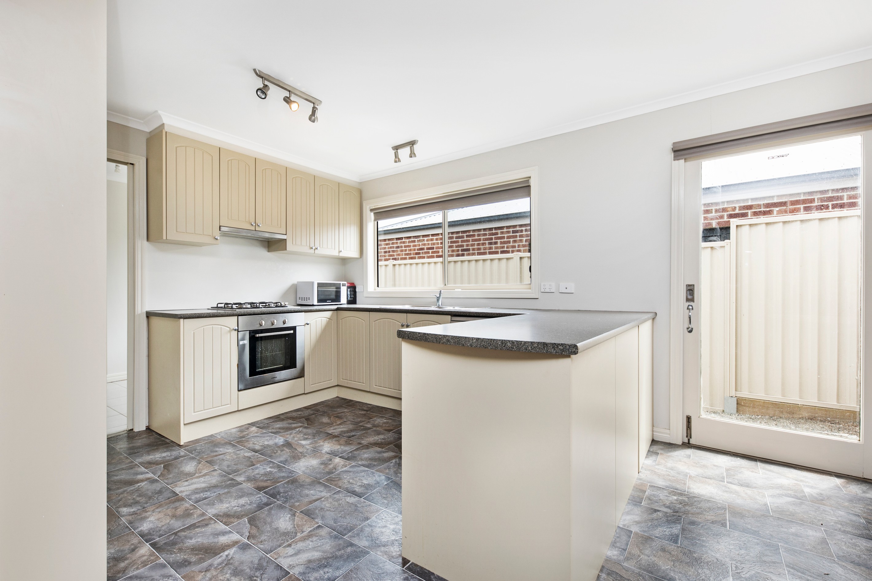 1/395 Humffray Street, Brown Hill, VIC 3350