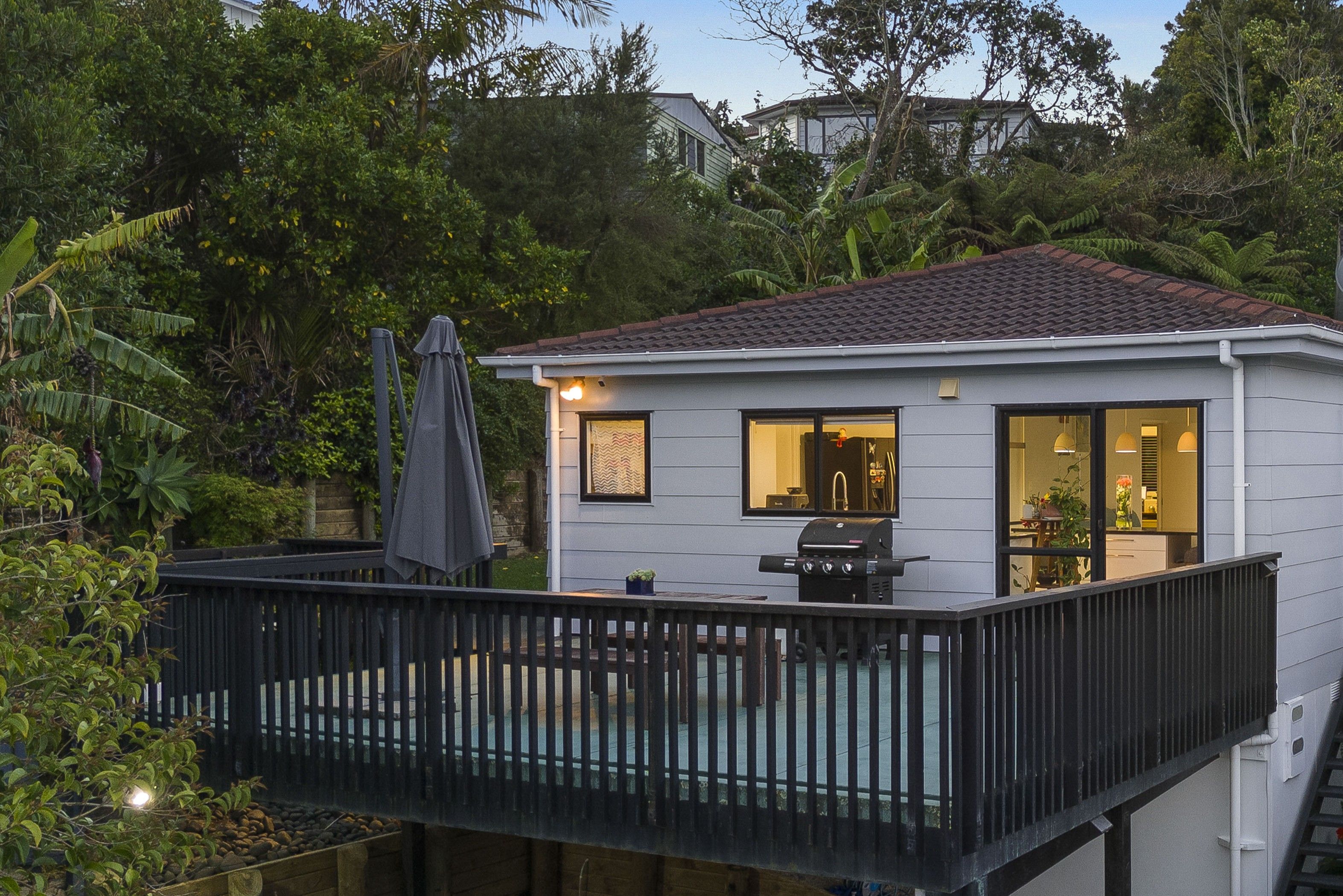 2/4 Kupari Place, Totara Vale, North Shore City