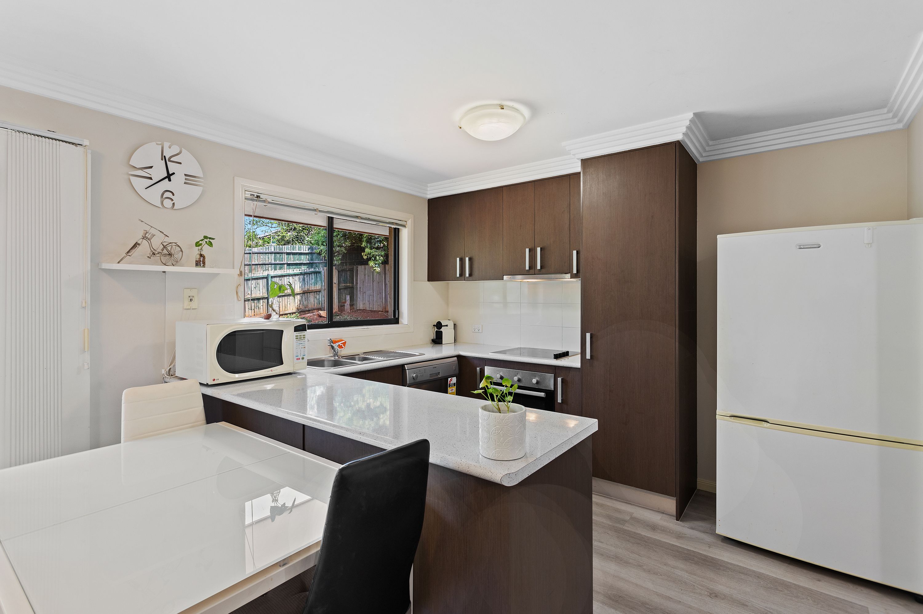2/42 Hogg Street, Rockville, QLD 4350