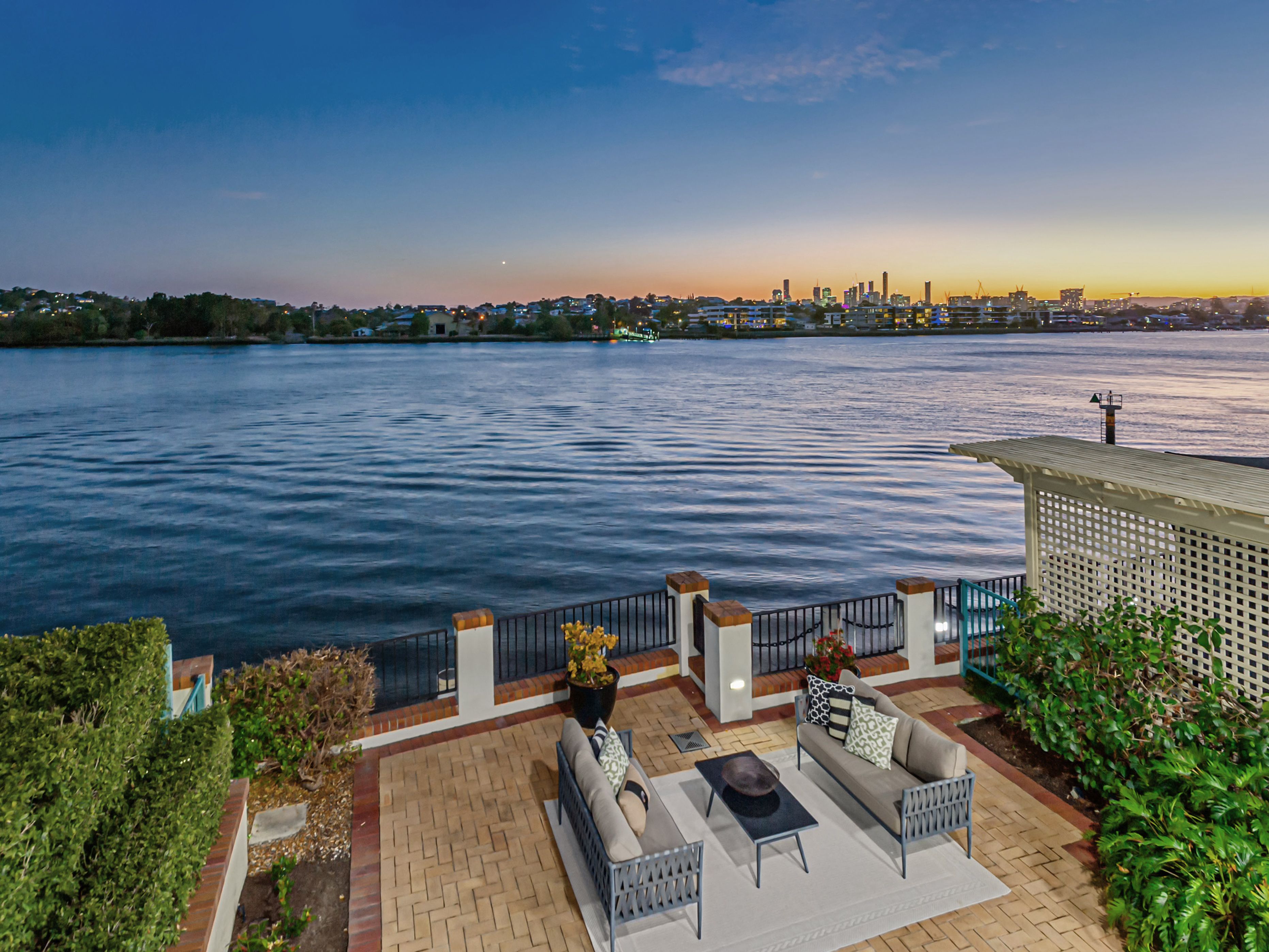 27 Harbour Road, Hamilton QLD 4007