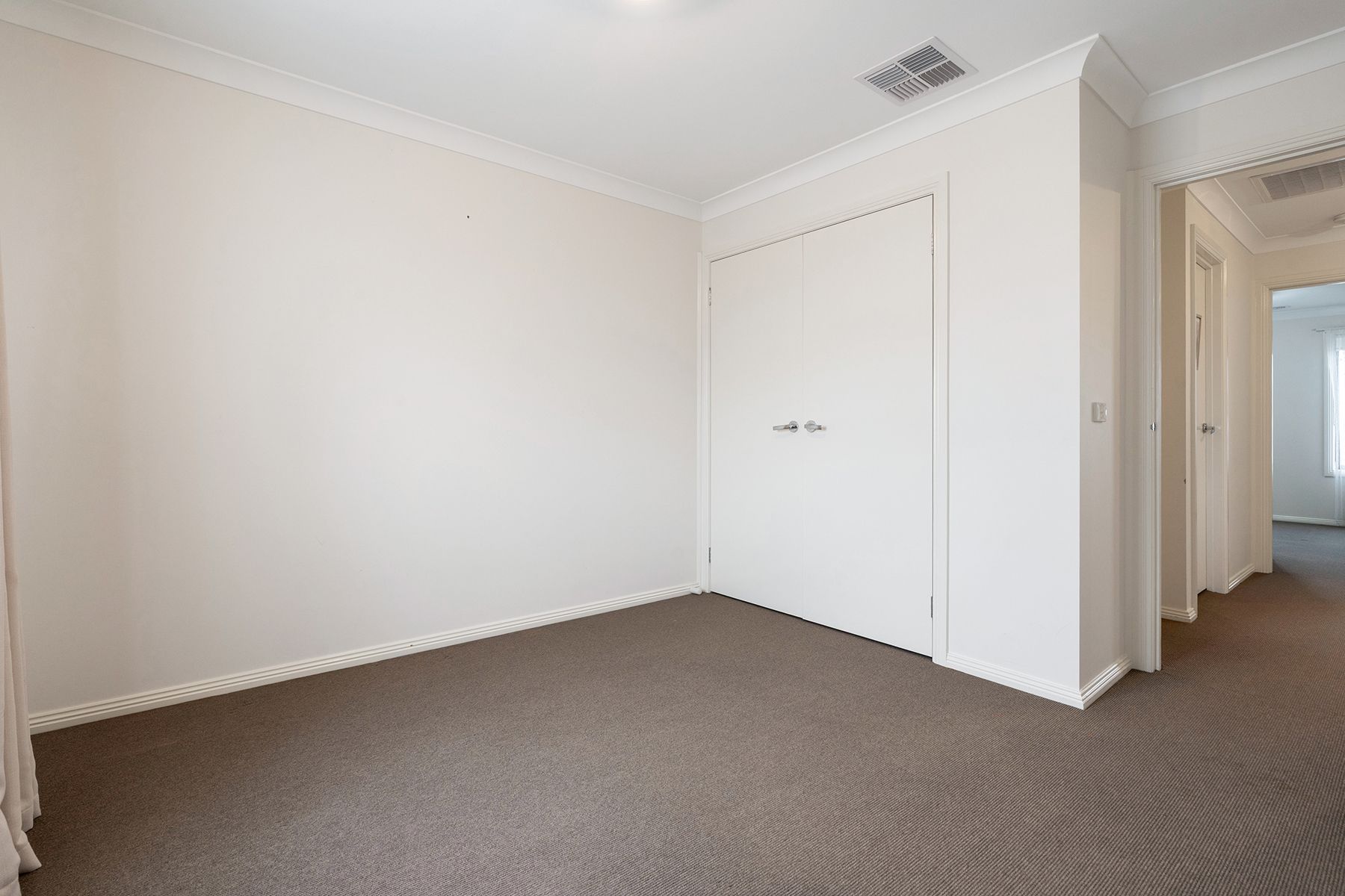 10 Landsdowne Avenue — photo 12 of 20