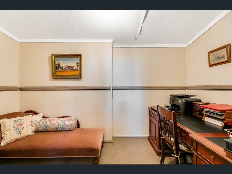 306 Alderley Street — photo 8 of 11