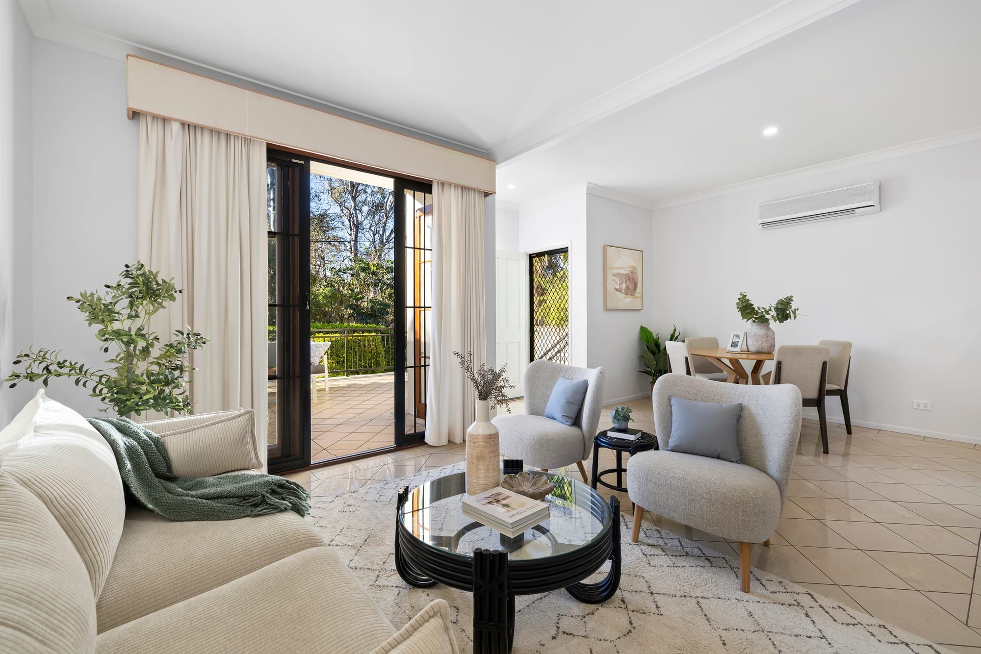 2/7 Indooroopilly Road — photo 3 of 20