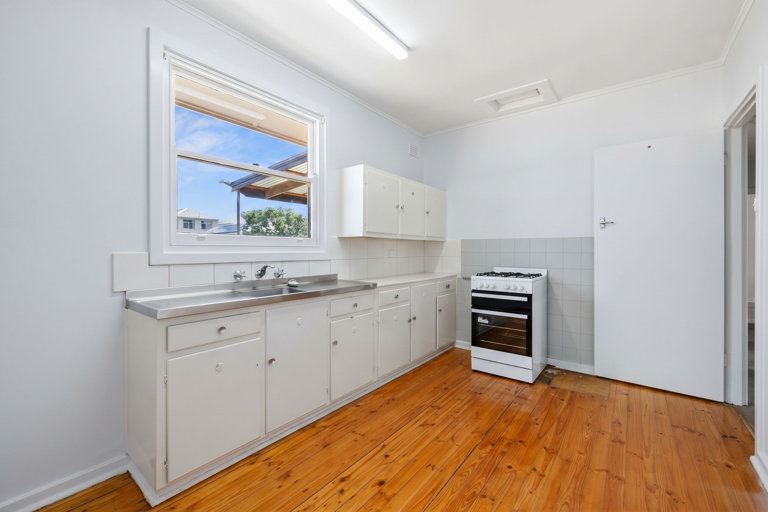 69 Davis Avenue — photo 7 of 13