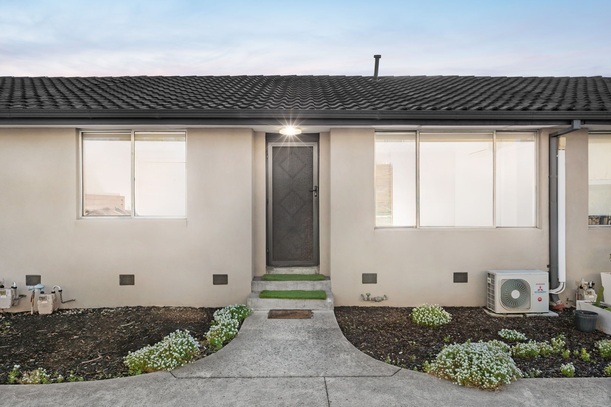 3/13 Oakes Avenue — photo from Ray White Clayton