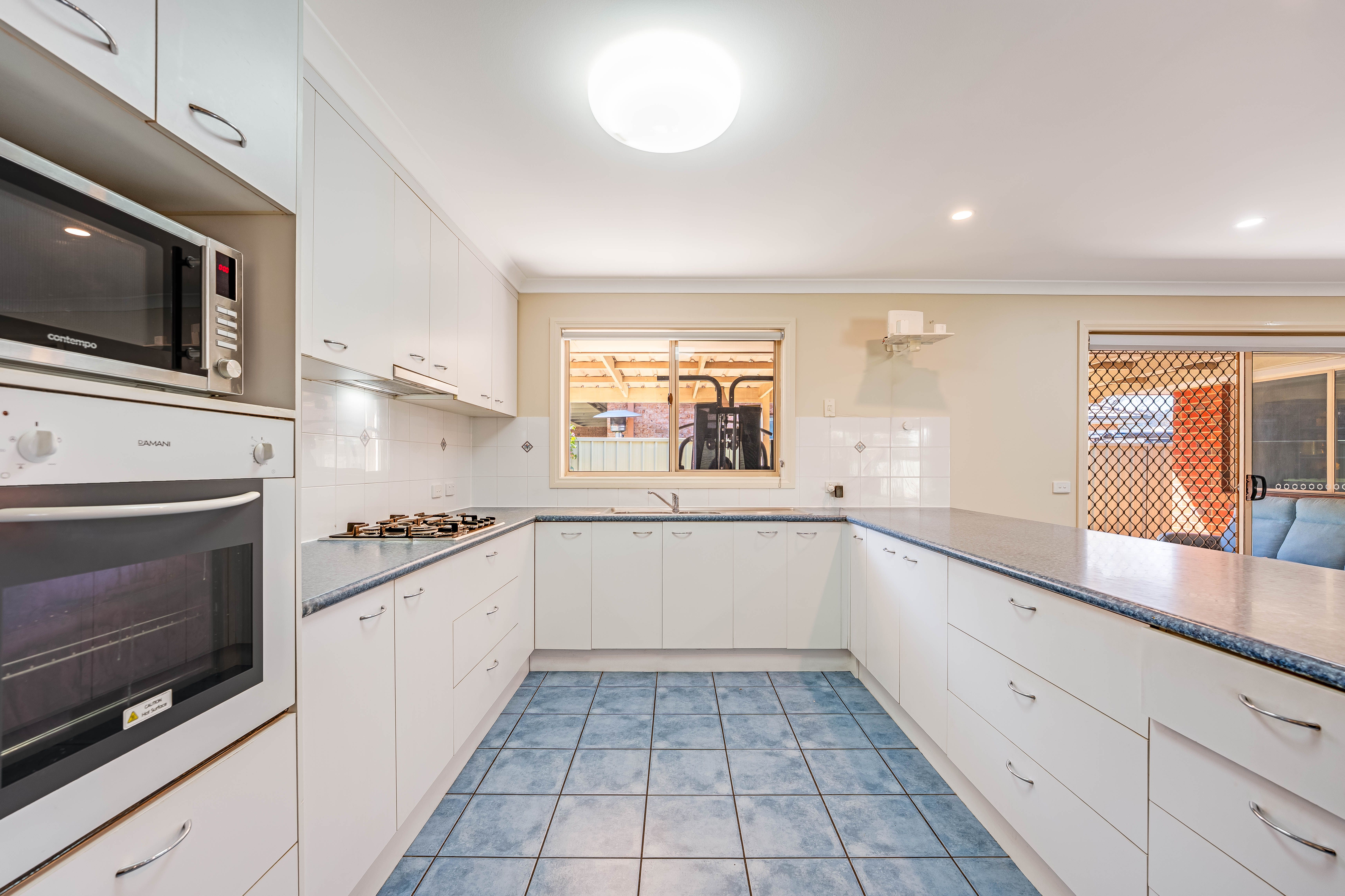529 Iluka Crescent — photo 9 of 30