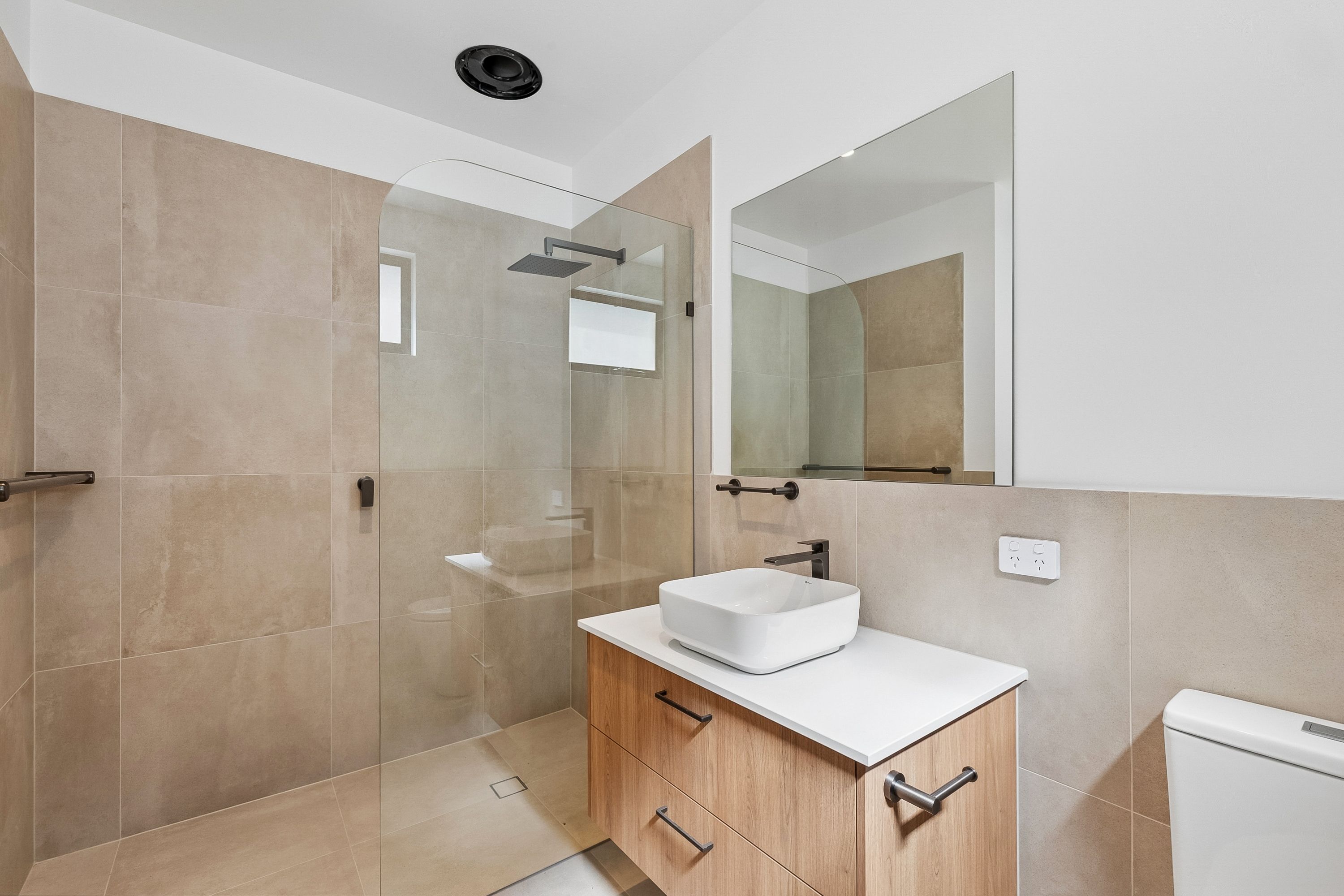 15B Toovis Avenue — photo 6 of 10