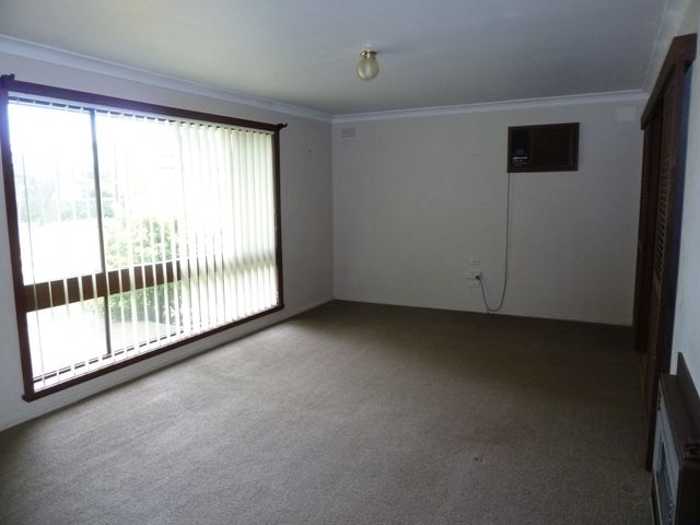 1 Norfolk Avenue, Lake Albert, NSW 2650
