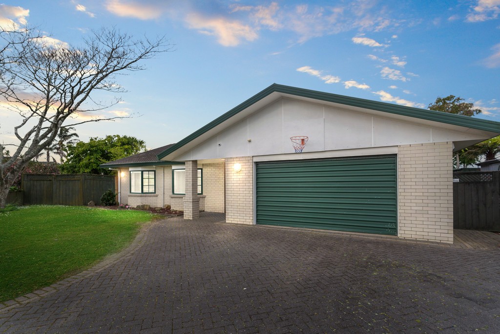 20 Gairloch Place, Wattle Downs, Manukau City