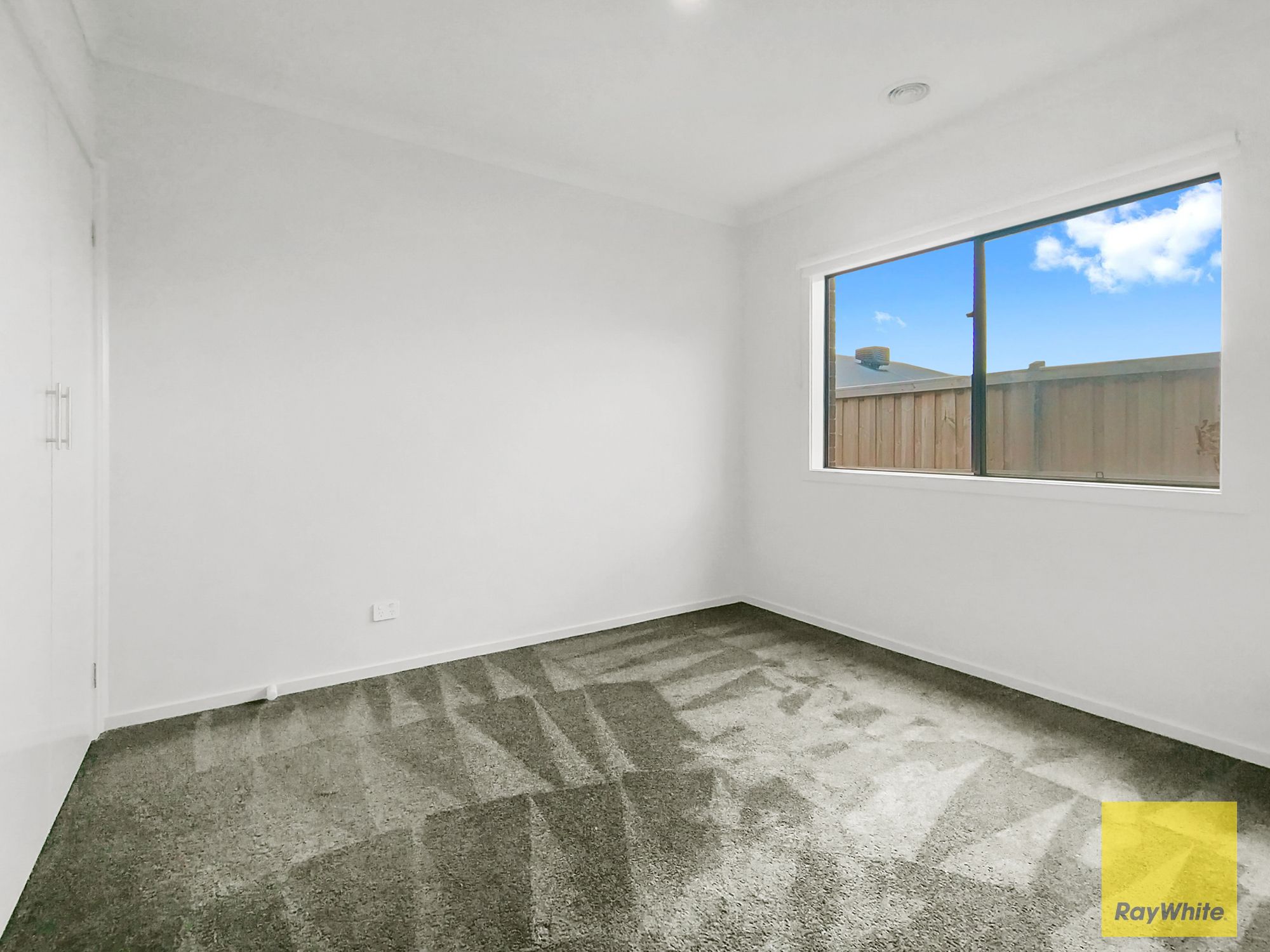 32 Rosette Crescent — photo 13 of 25