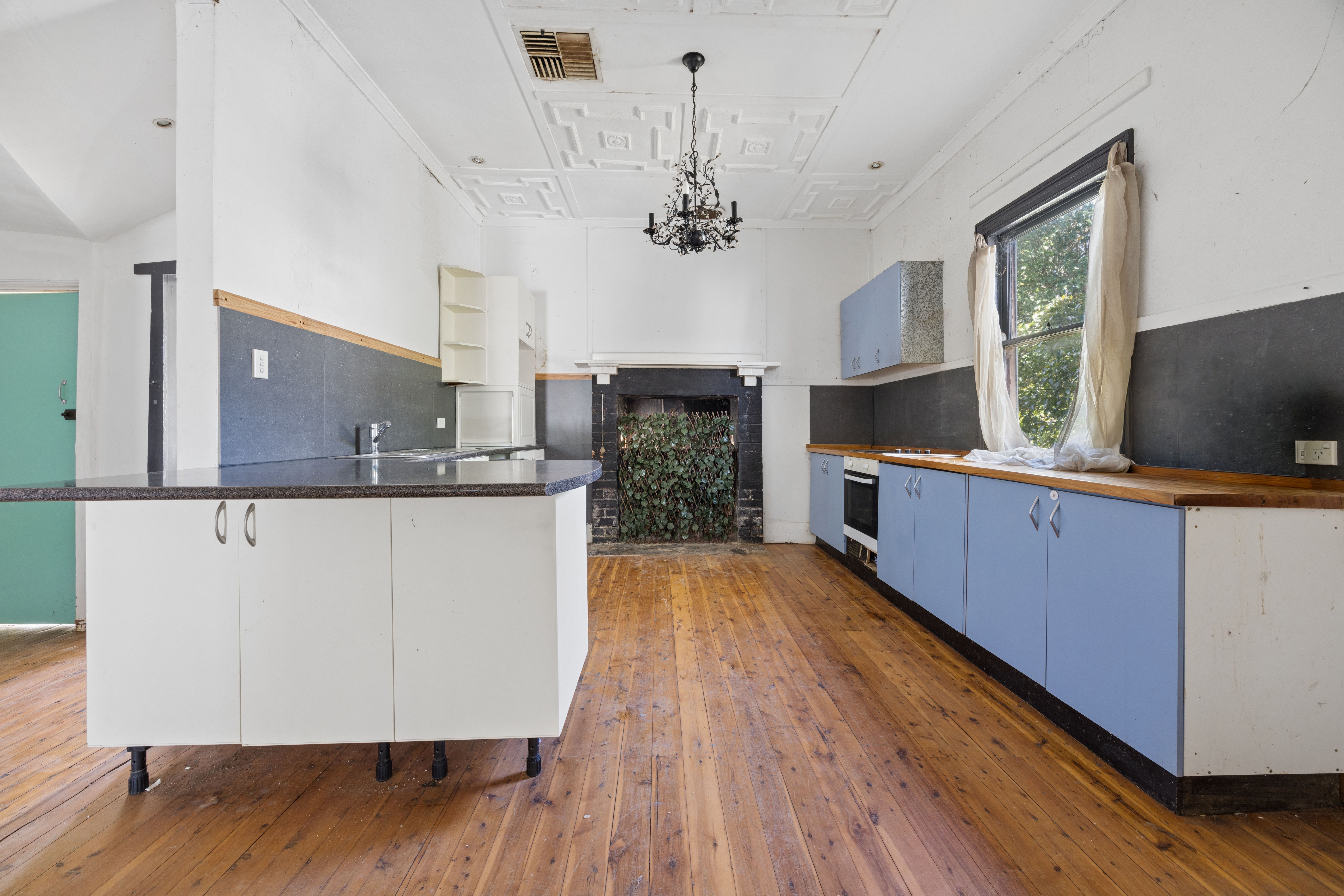 31 Brock Street — photo 3 of 14