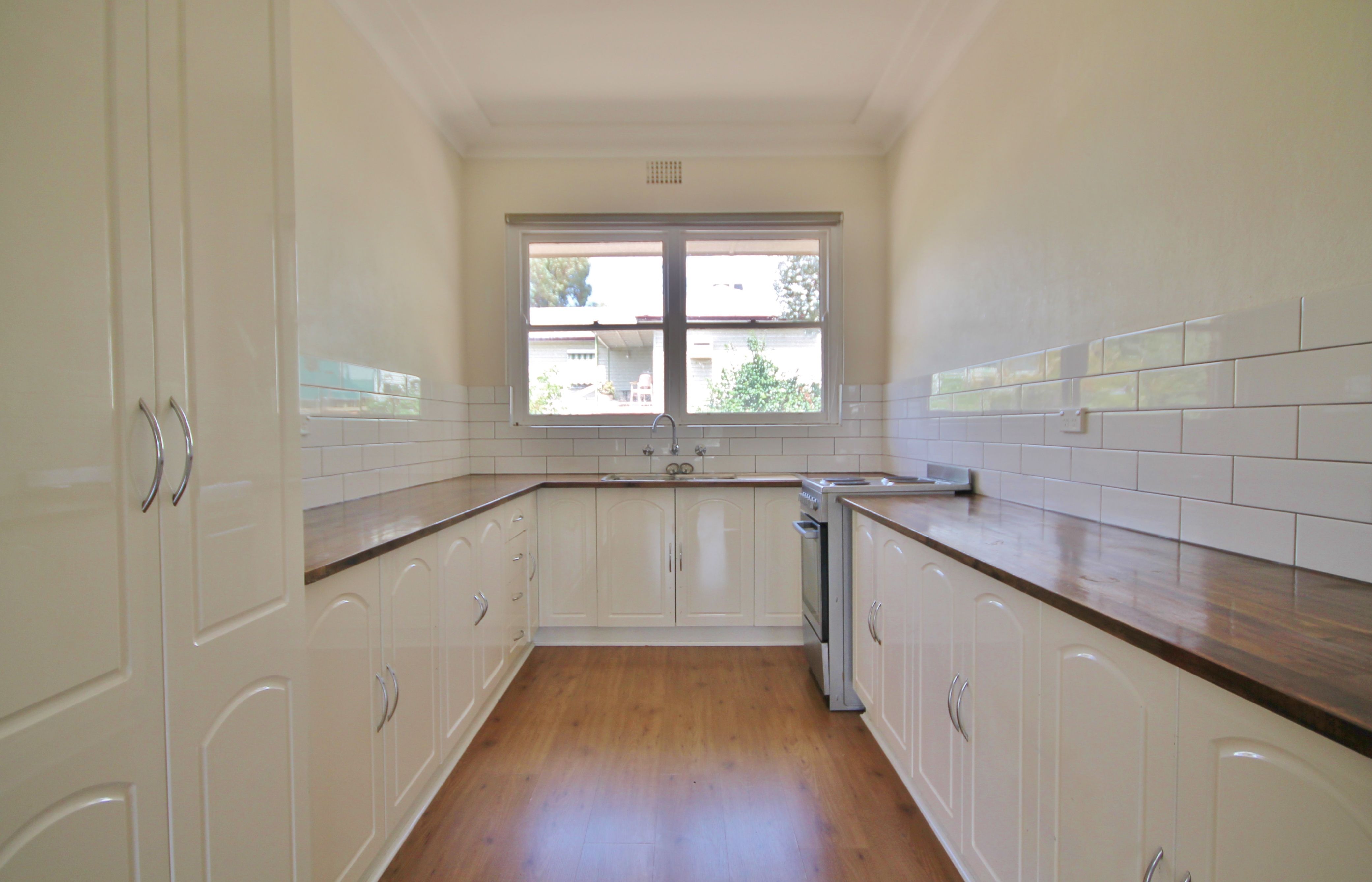 20 Karabah Avenue, Young, NSW 2594