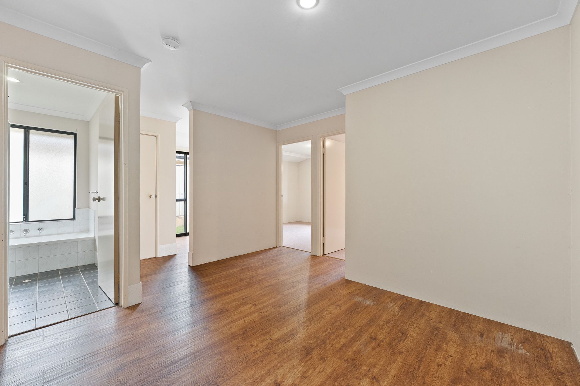 49 Tamworth Boulevard — photo 20 of 28