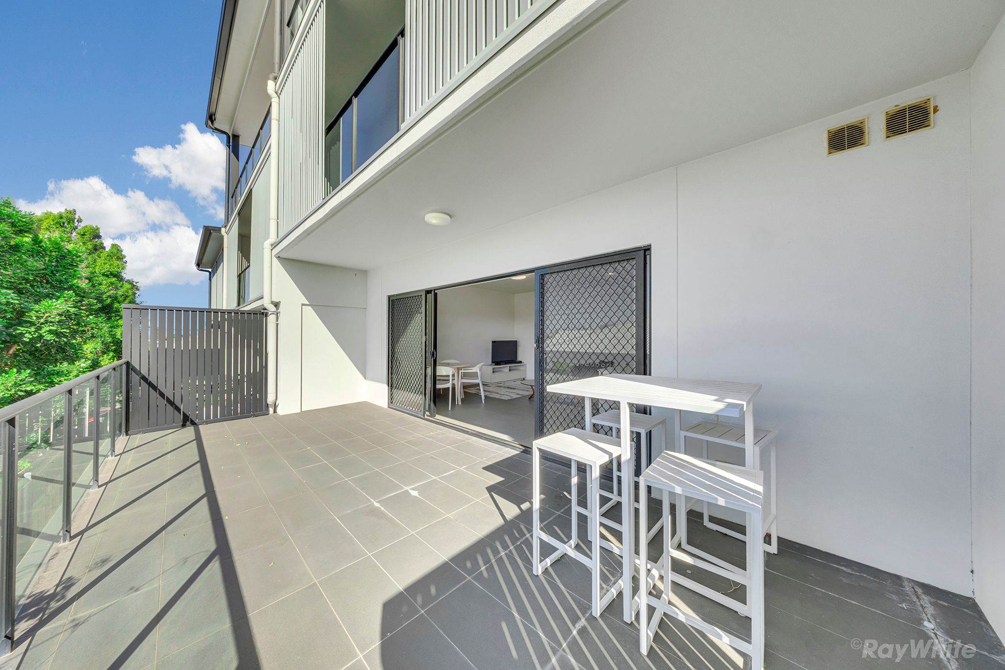 2/1 Bayne Street — photo 4 of 10