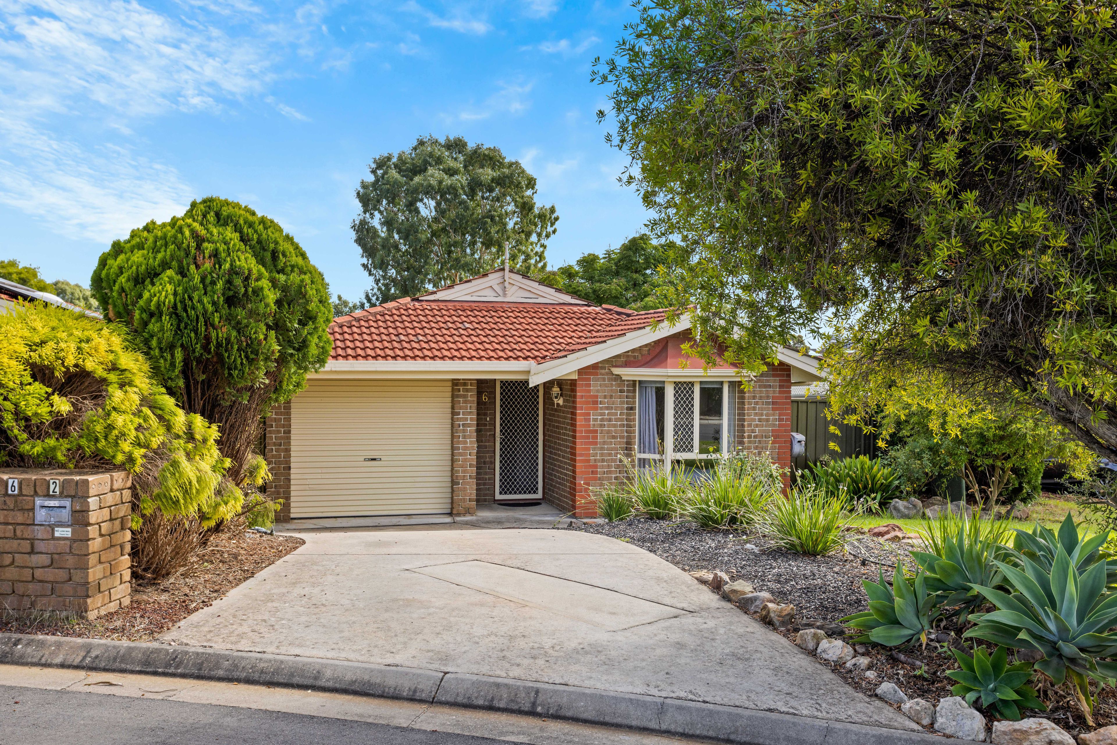 6 Hume Court, Woodcroft SA 5162