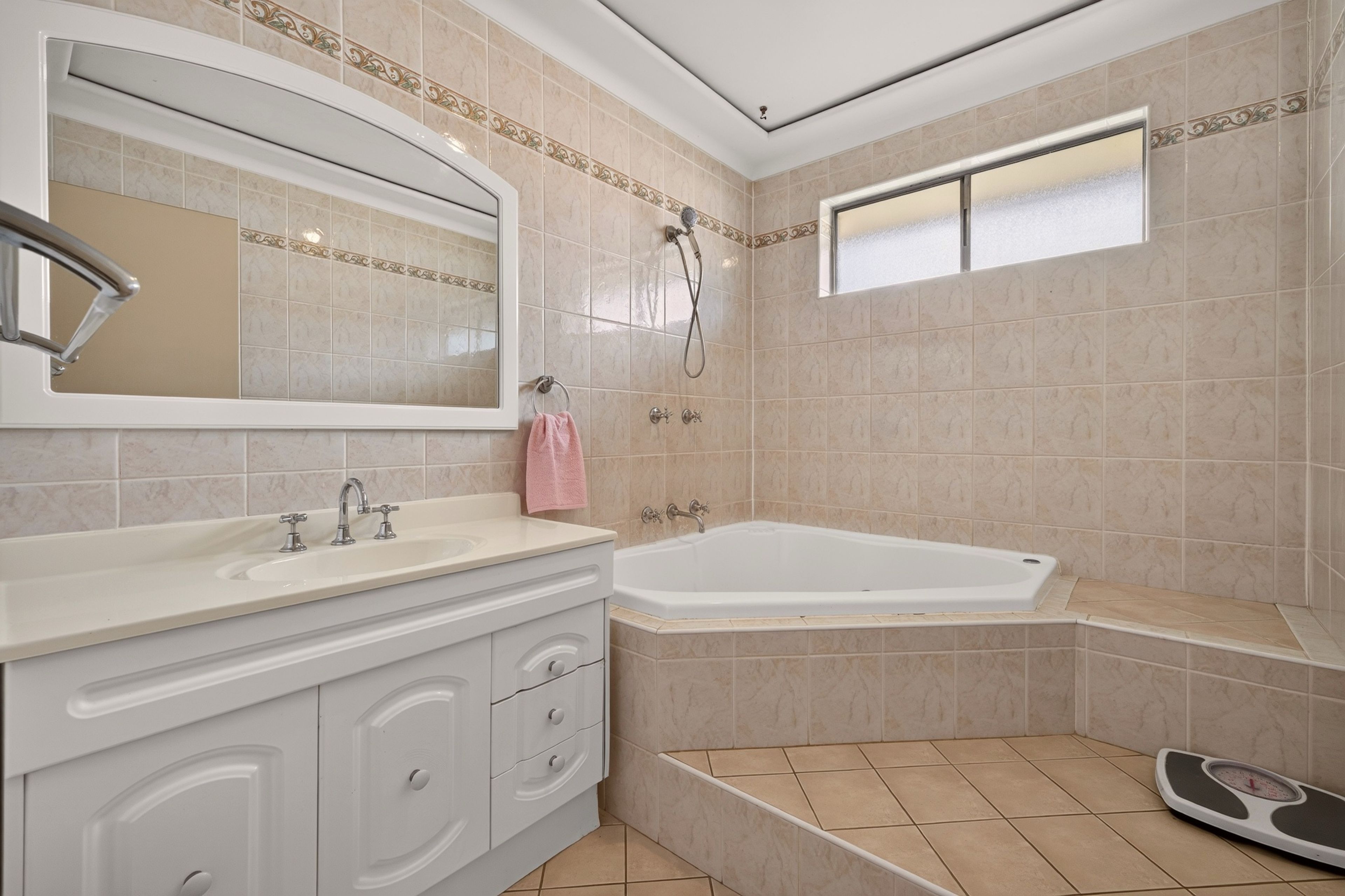 48 Peachtree Avenue — photo 7 of 19