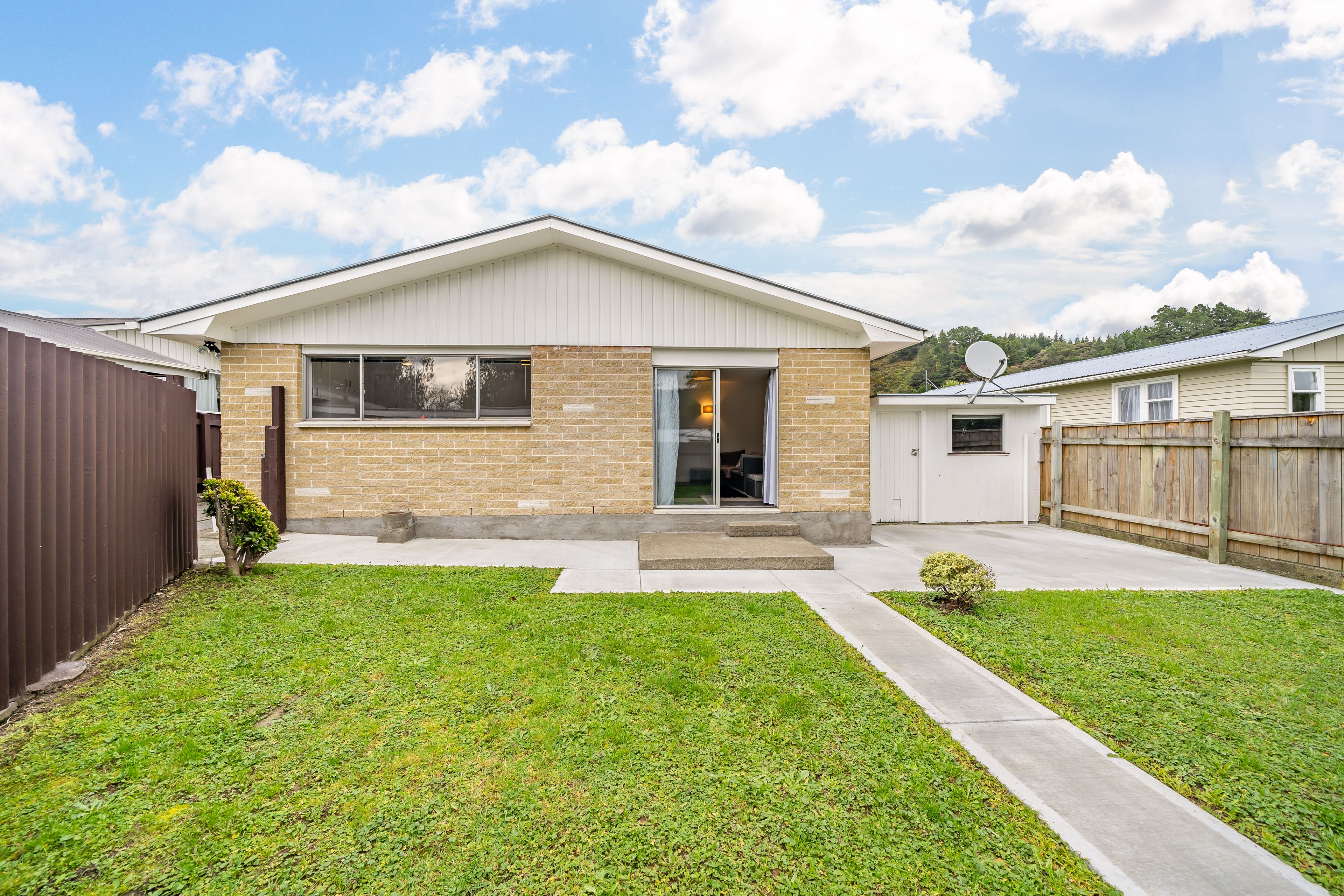 2/5 Oregon Drive, Maoribank, Upper Hutt City