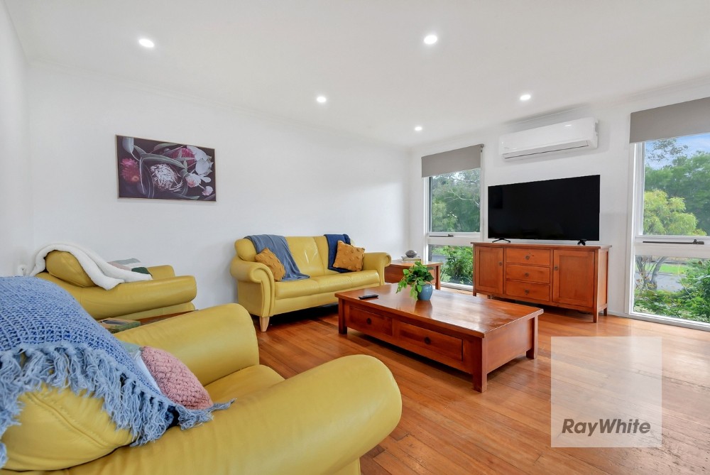 24 Statesman Crescent, Mill Park, VIC 3082