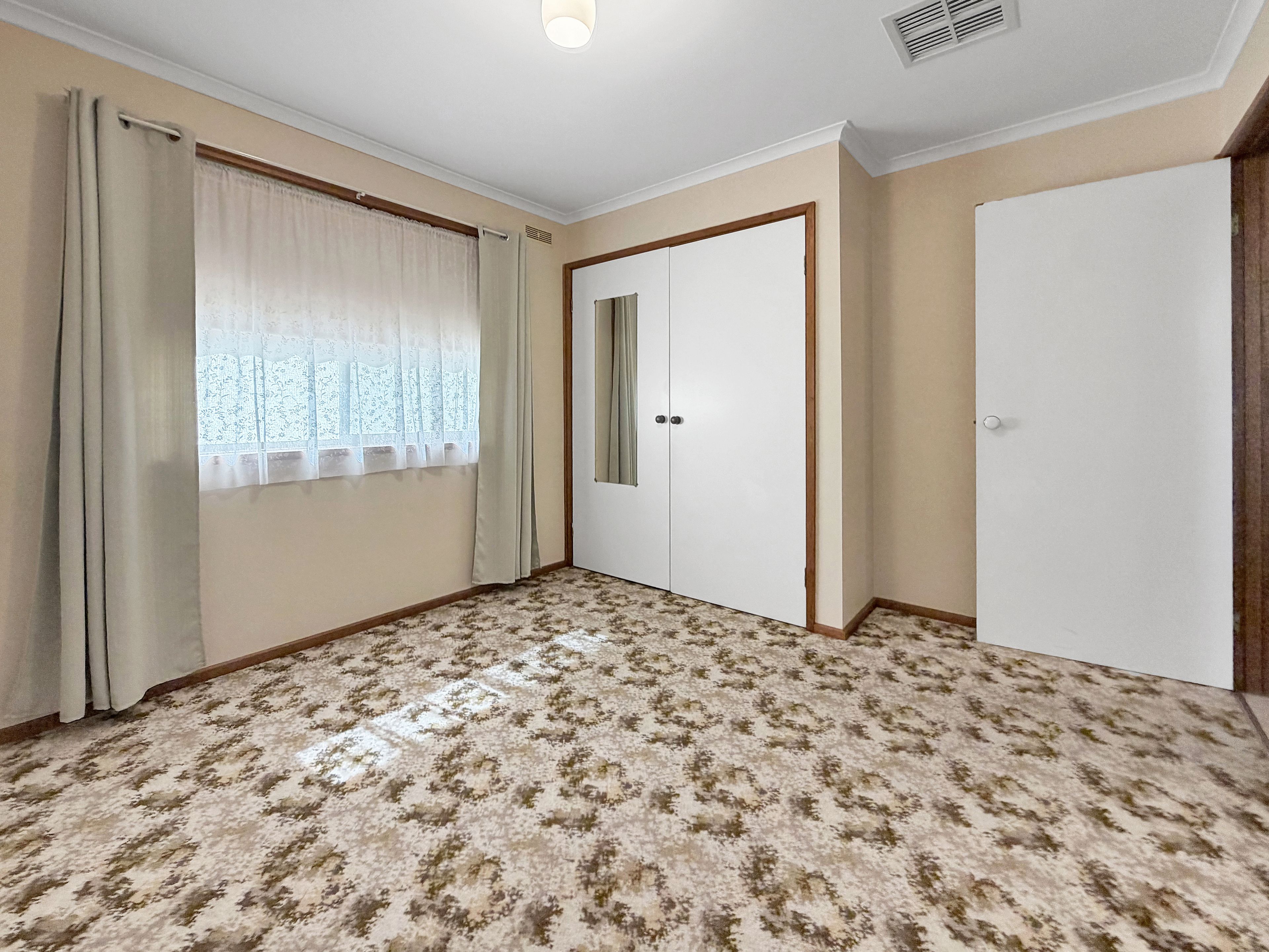 31 Perth Street — photo 5 of 8
