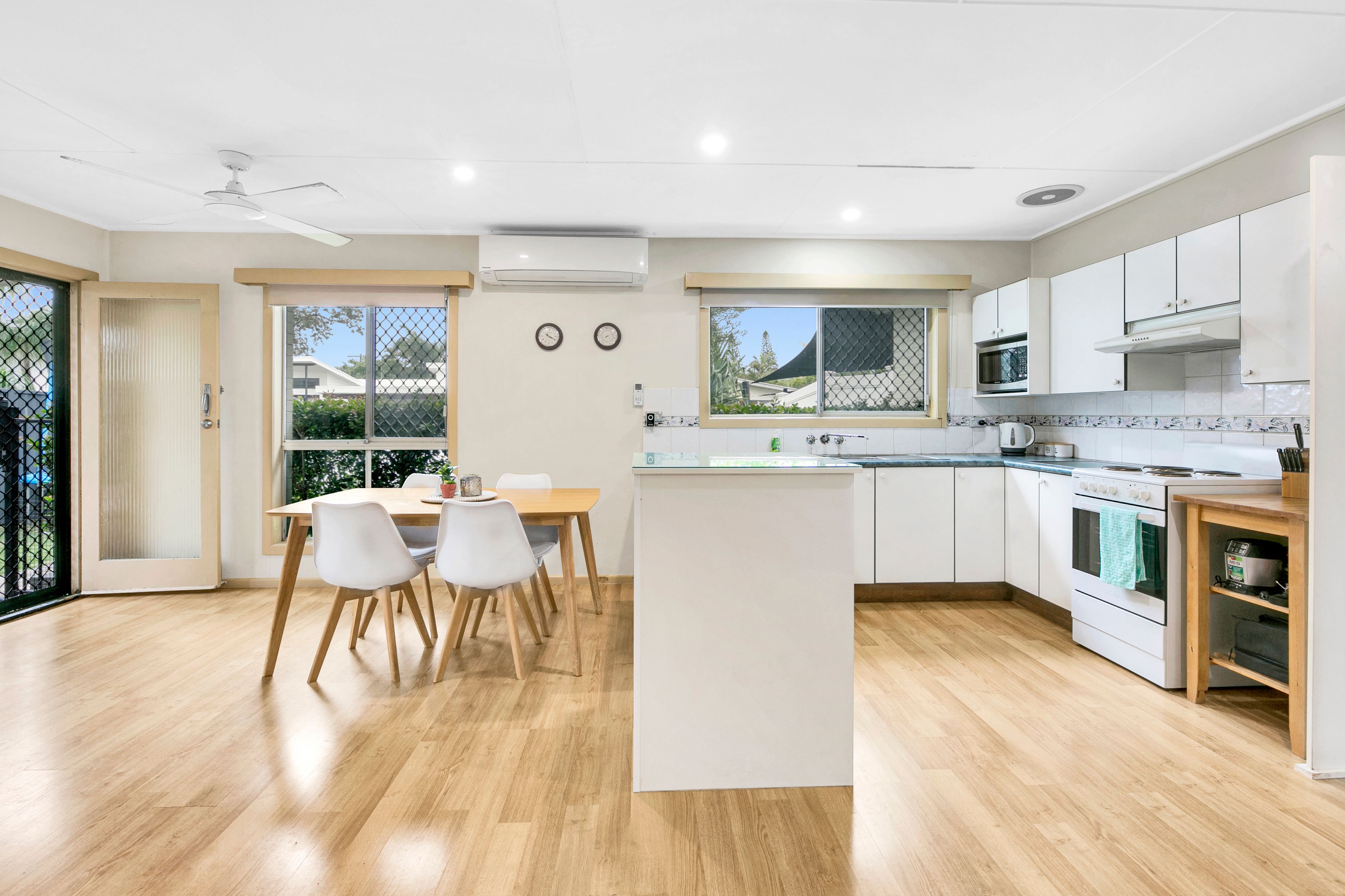 17 Boongala Road, Broadbeach Waters, QLD 4218