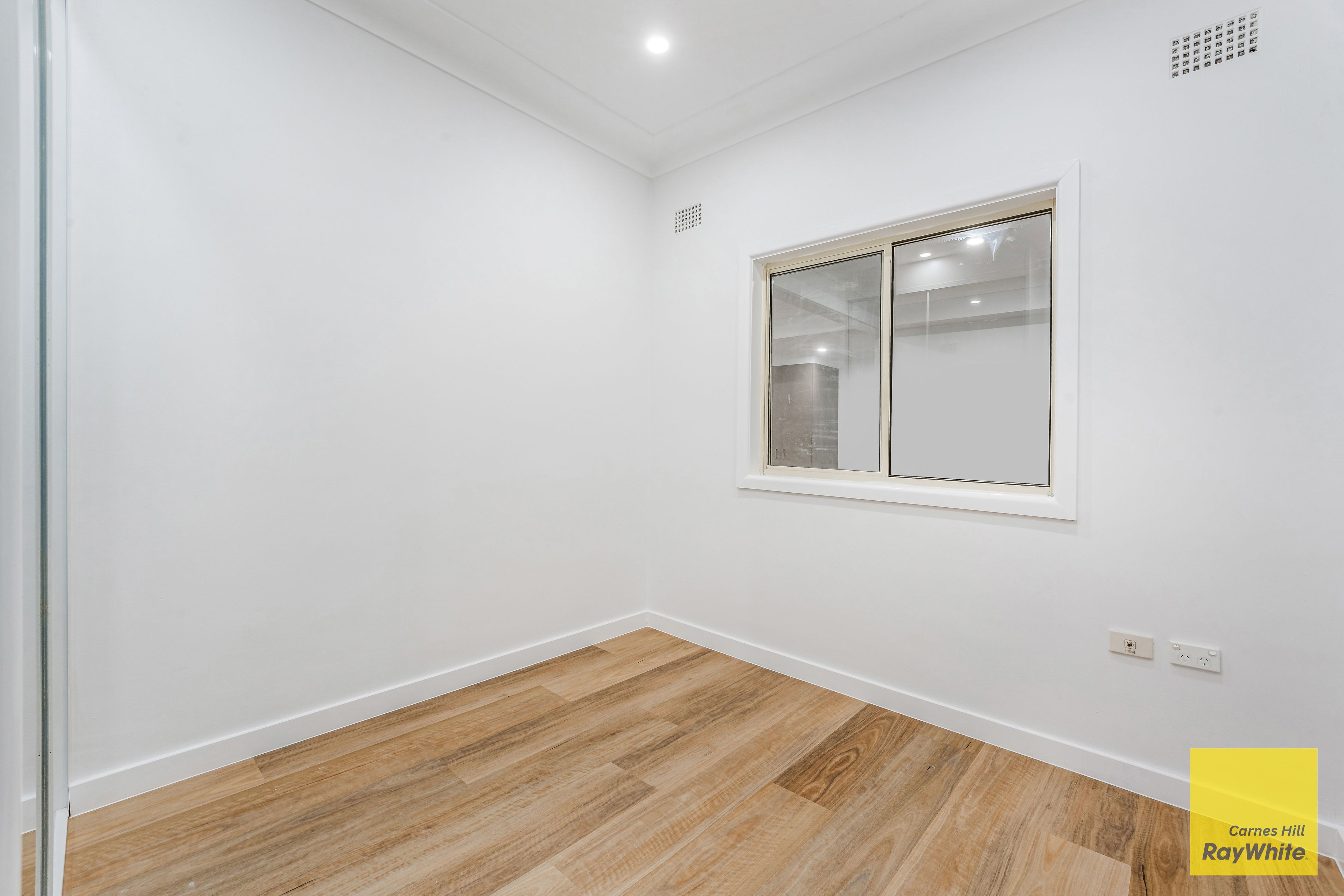 96 Flowerdale Road — photo 12 of 14