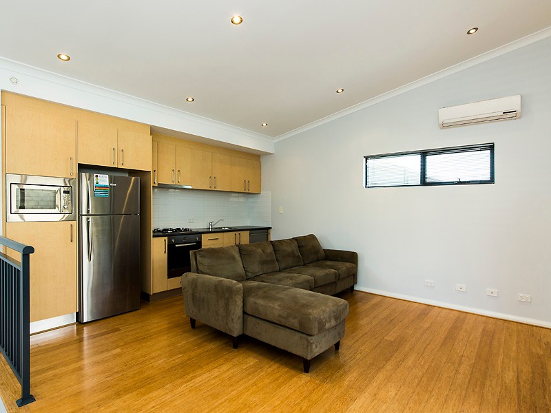 6/288 Harborne Street, Glendalough, WA 6016