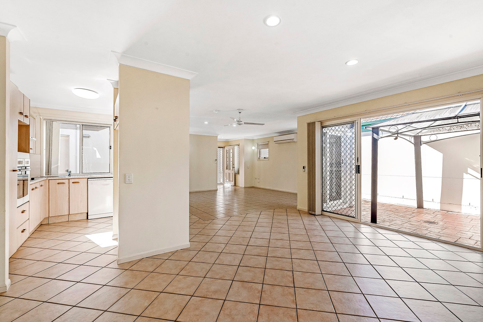 11 Coral Tree Court, Robina, QLD 4226