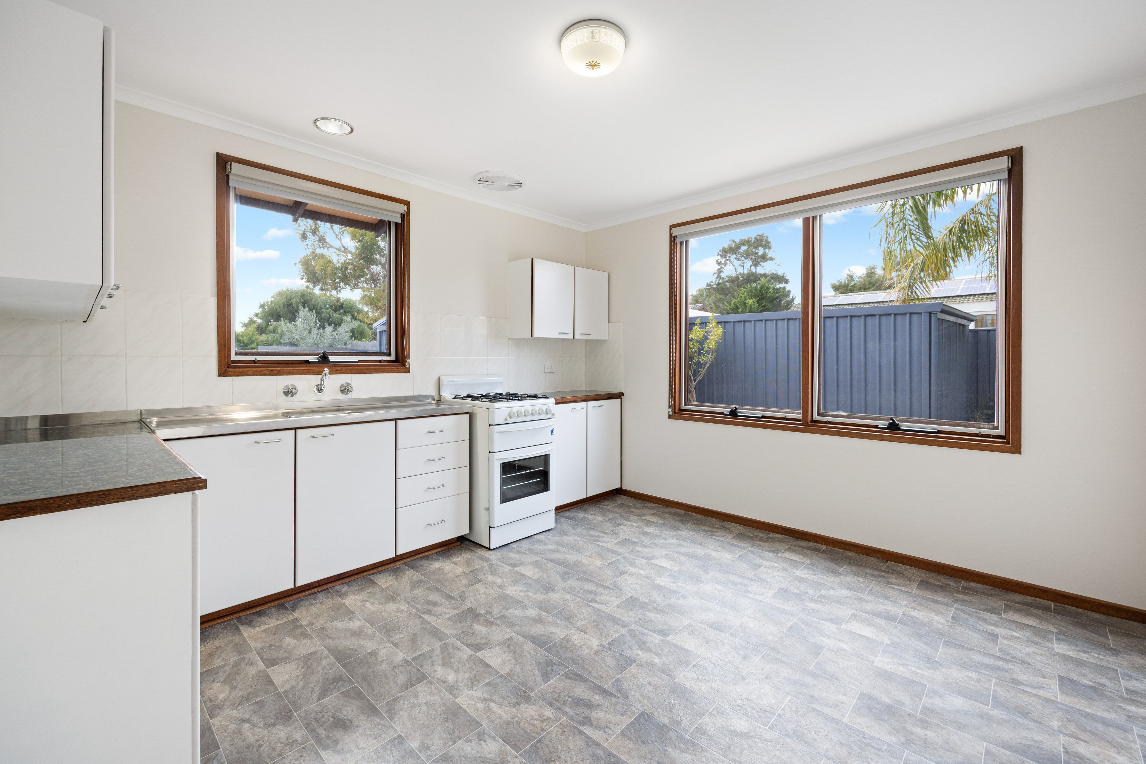 36 Manoora Drive, Hallett Cove, SA 5158