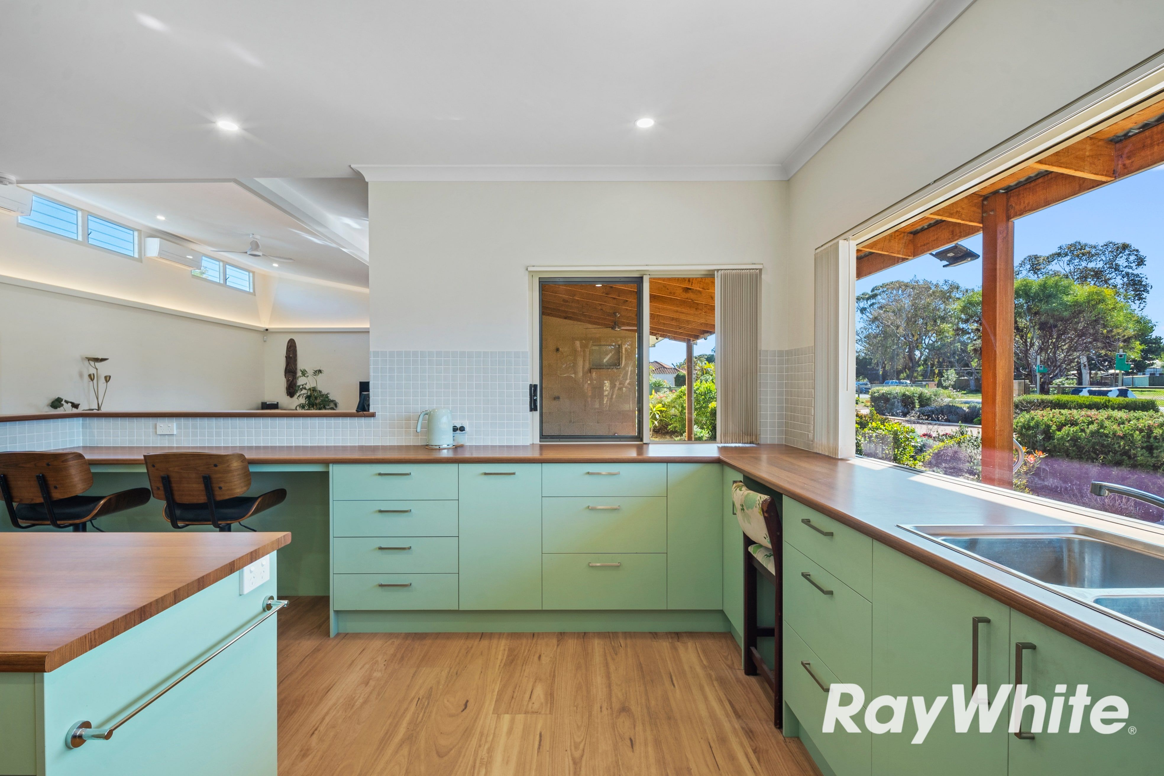 8 Laceby Court — photo 4 of 19