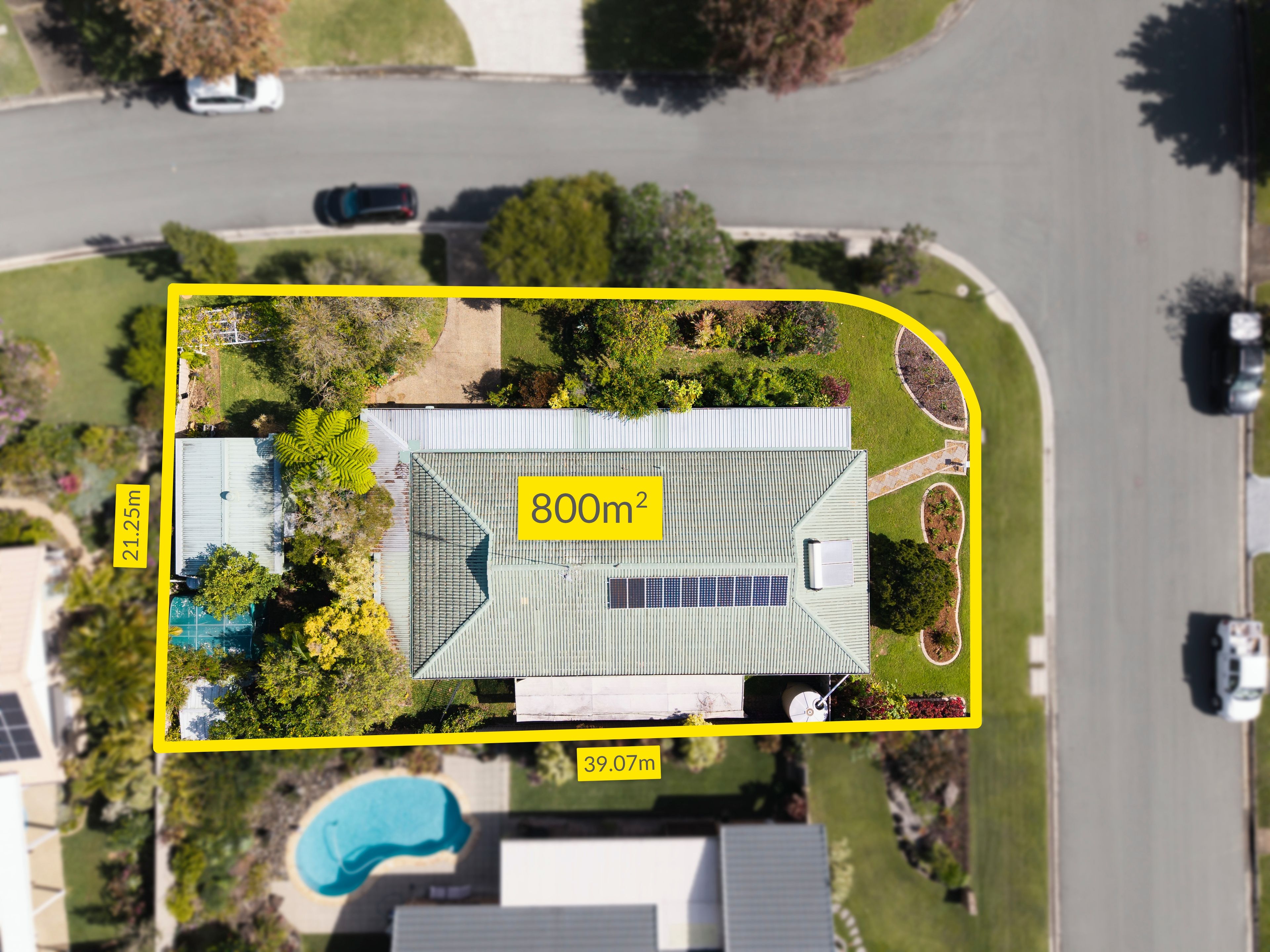 10 Woodlands Crescent — photo 3 of 21