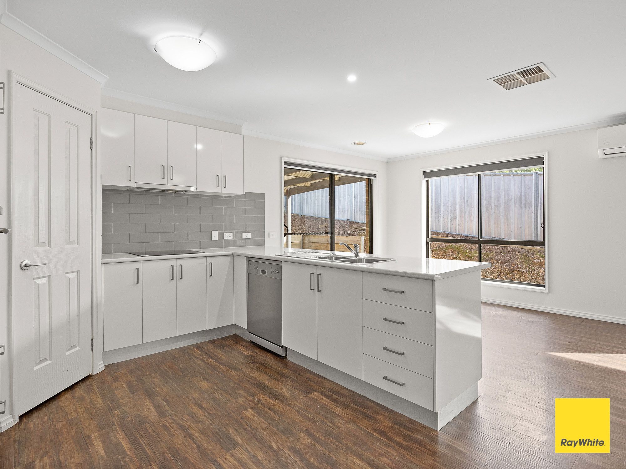 2/1C Lester Street — photo 5 of 18