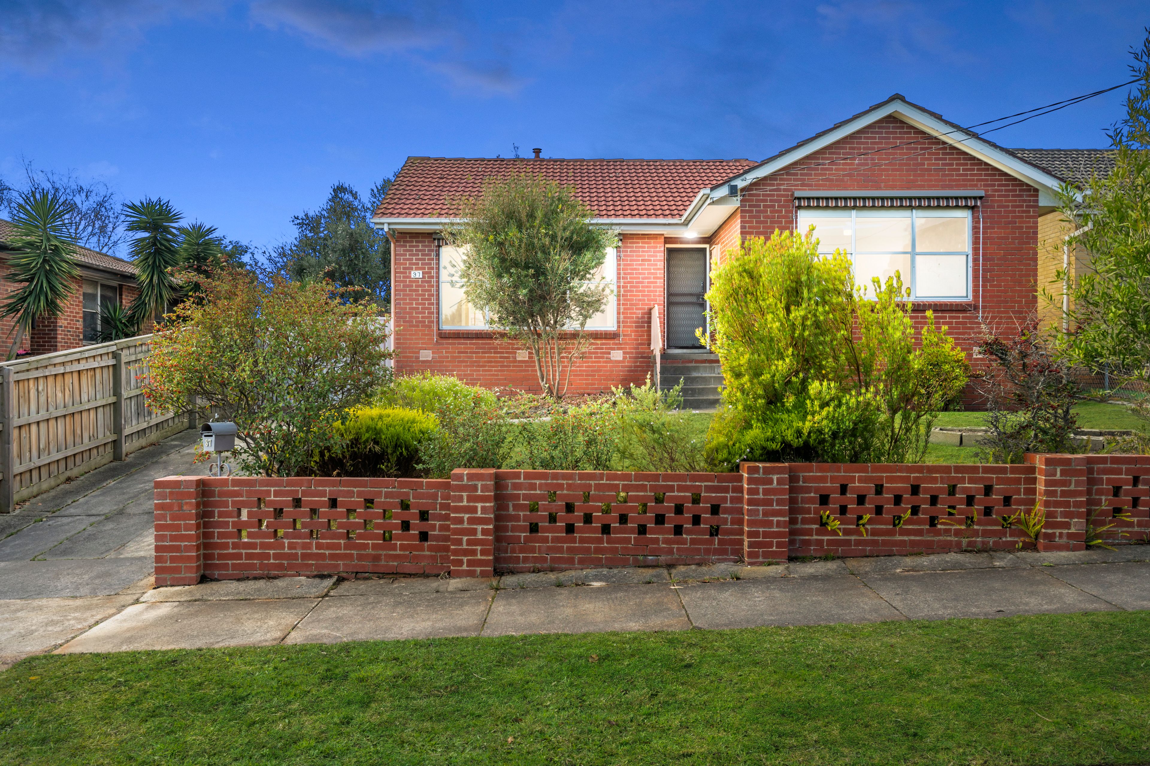 37 Brunning Crescent, Frankston North VIC 3200