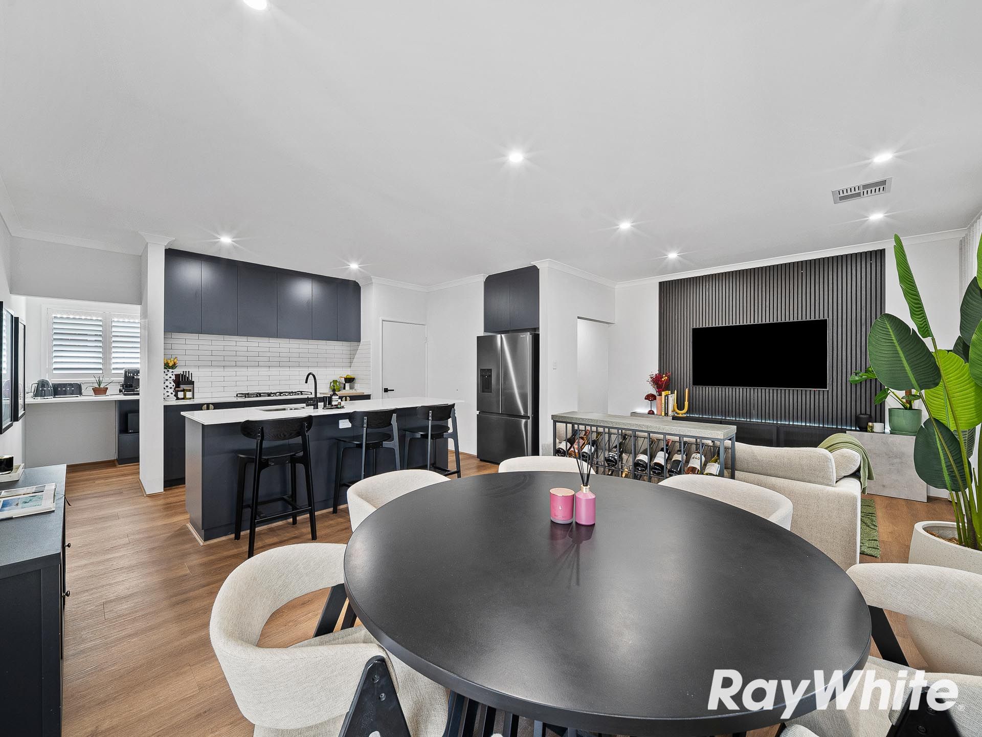 82 Dragonfly Boulevard, Lakelands, WA 6180