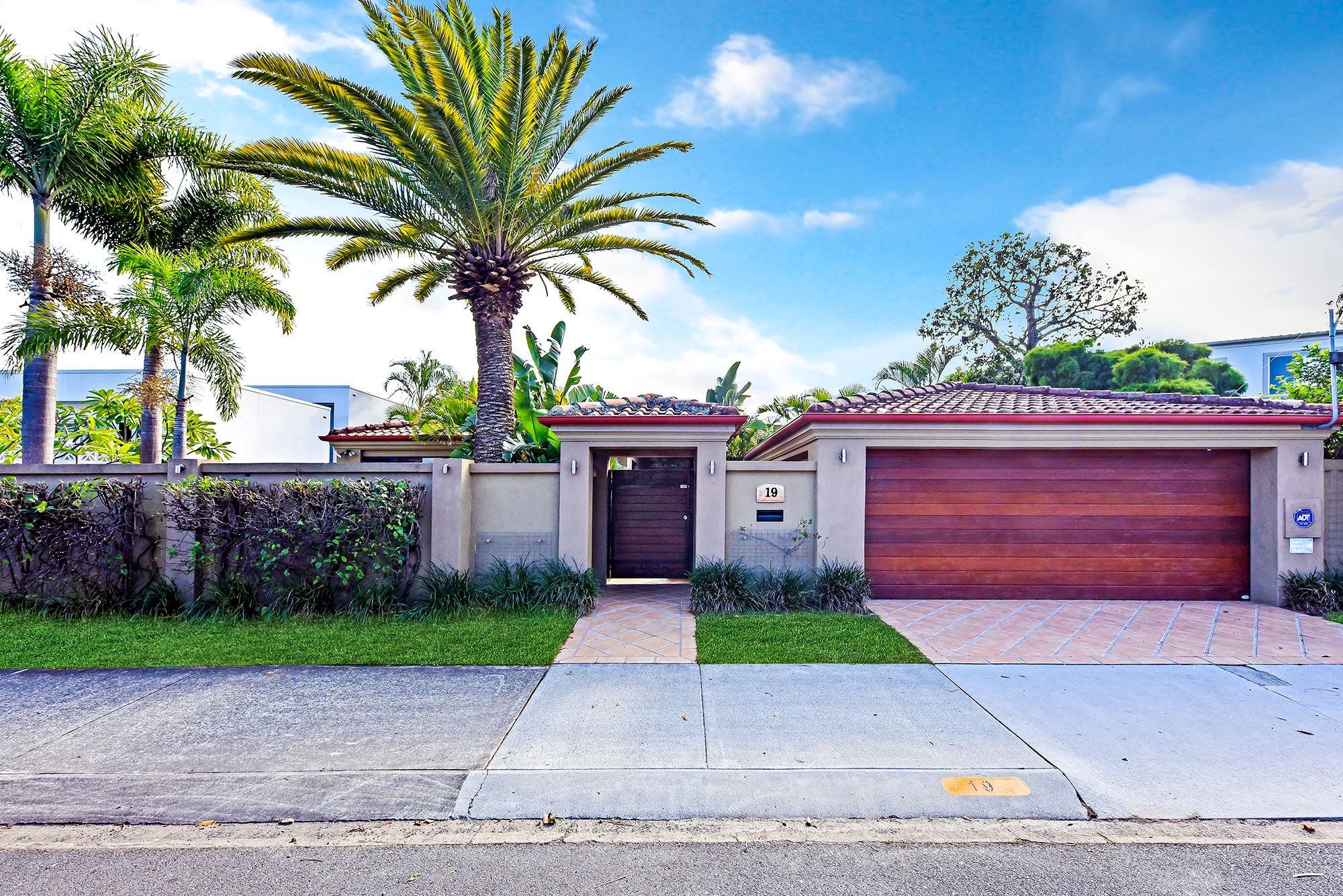 19 Poinciana Boulevard, Broadbeach Waters, QLD 4218