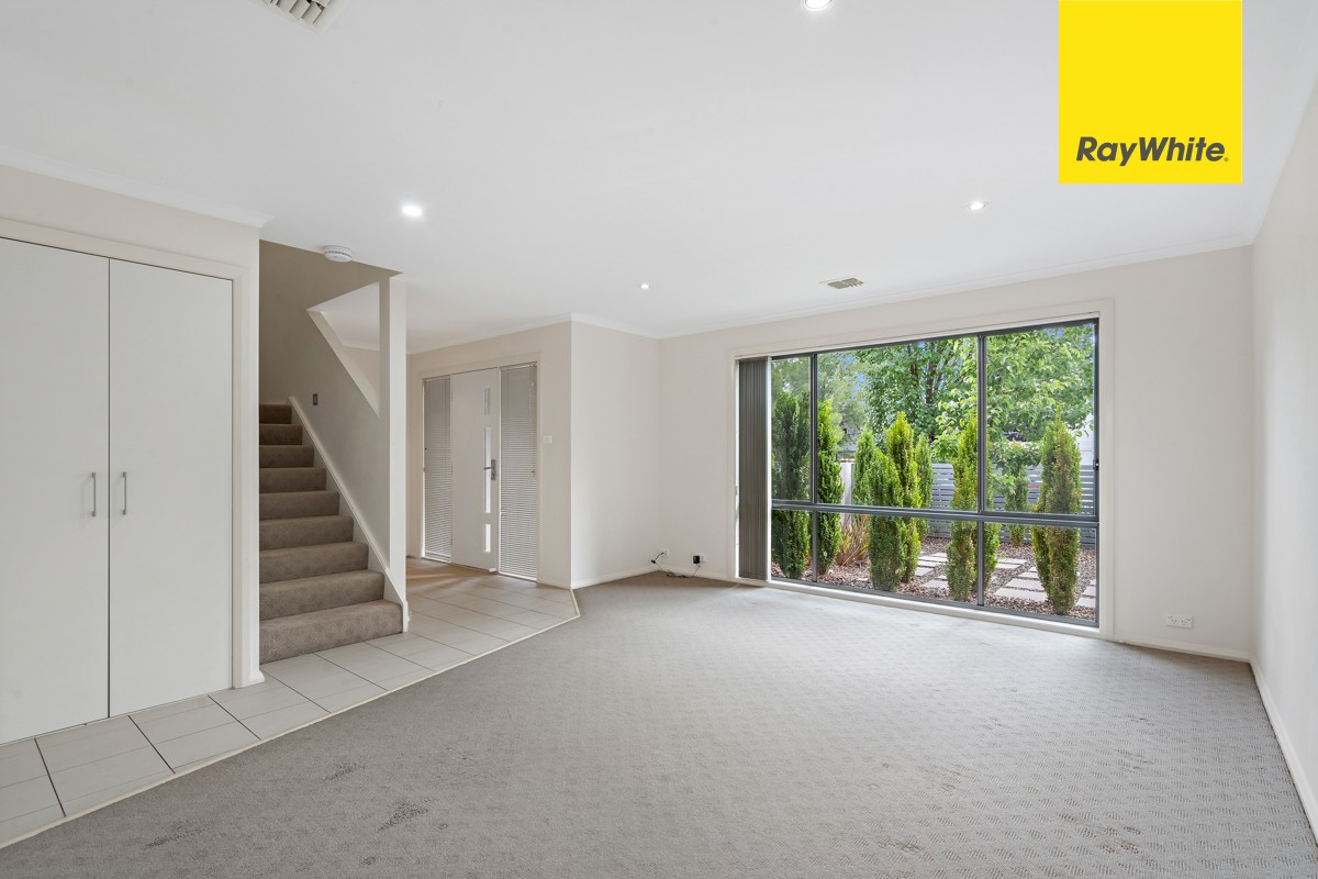 102 Eileen Good Street, Greenway, ACT 2900
