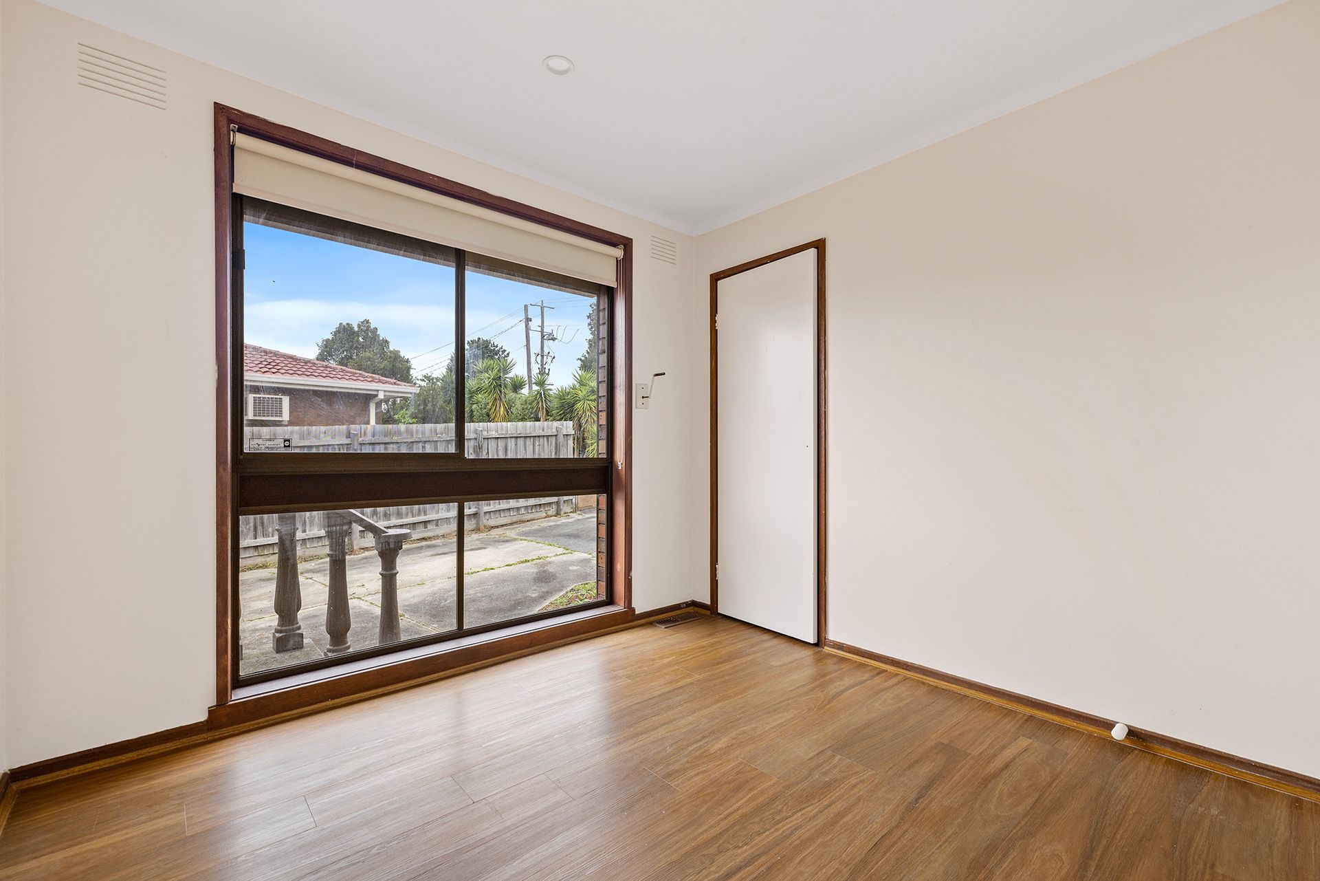 285 Gladstone Road — photo 6 of 10
