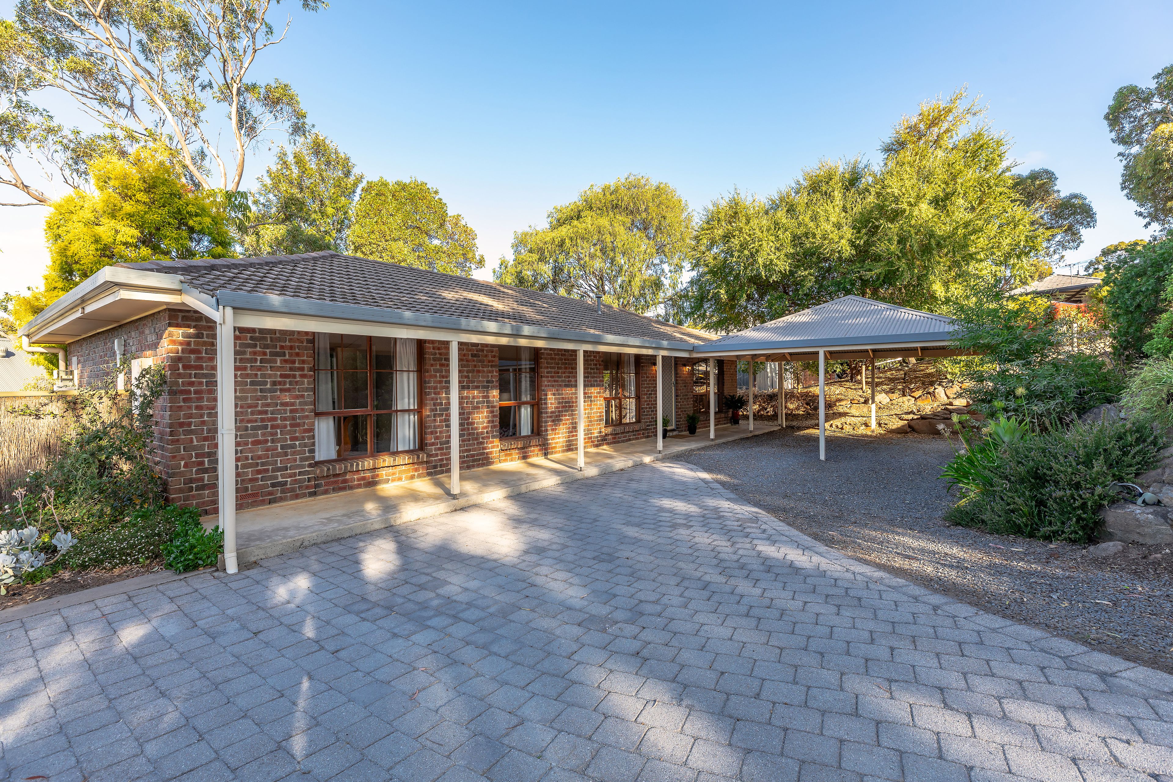 4 Crossing Road, Aberfoyle Park, SA 5159