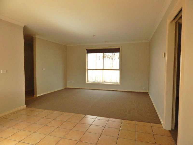 2/11 Leonard Avenue, Glenroy, VIC 3046