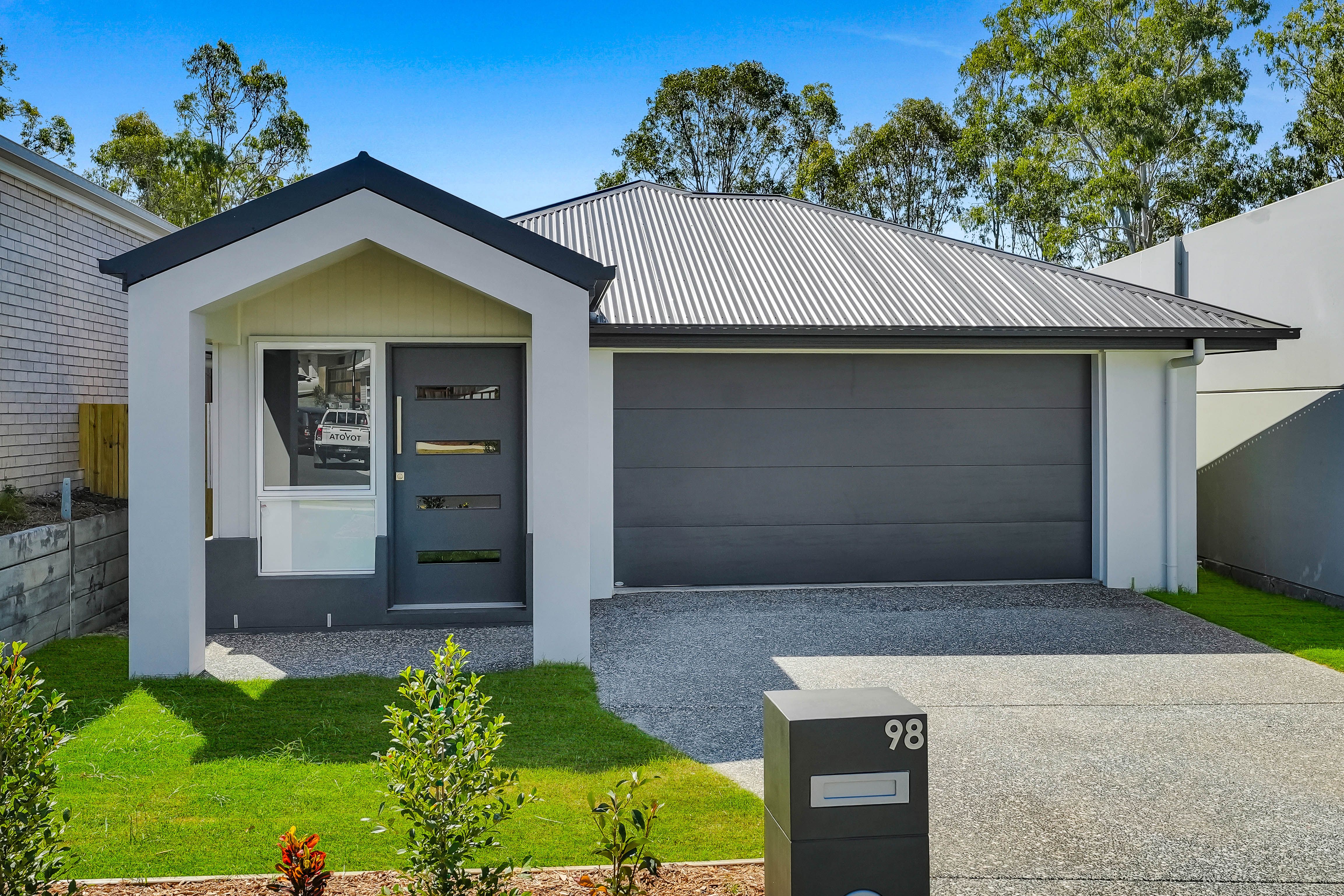 98 Carnarvon Drive, South Ripley QLD 4306