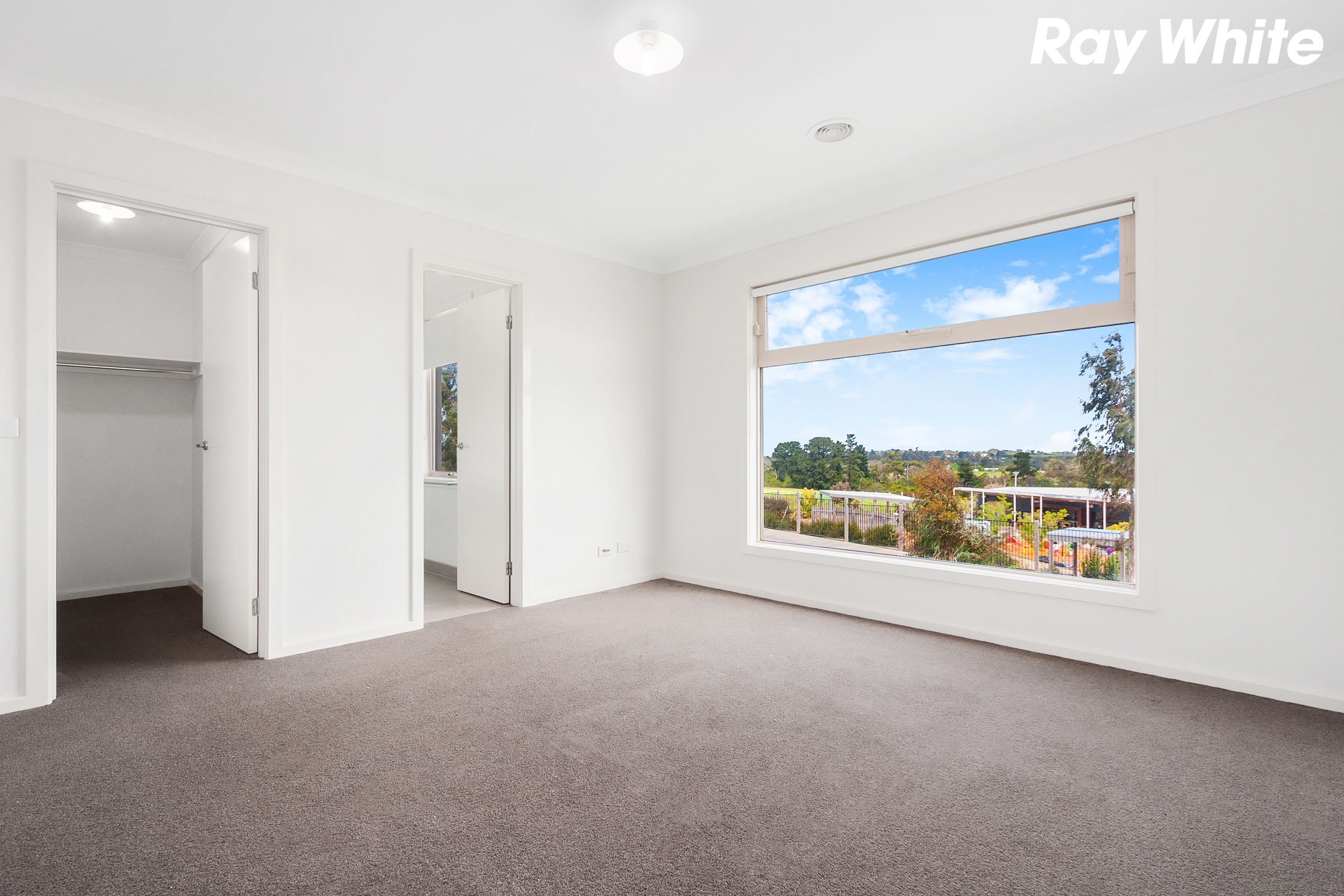15 Atlantic Drive, Pakenham, VIC 3810