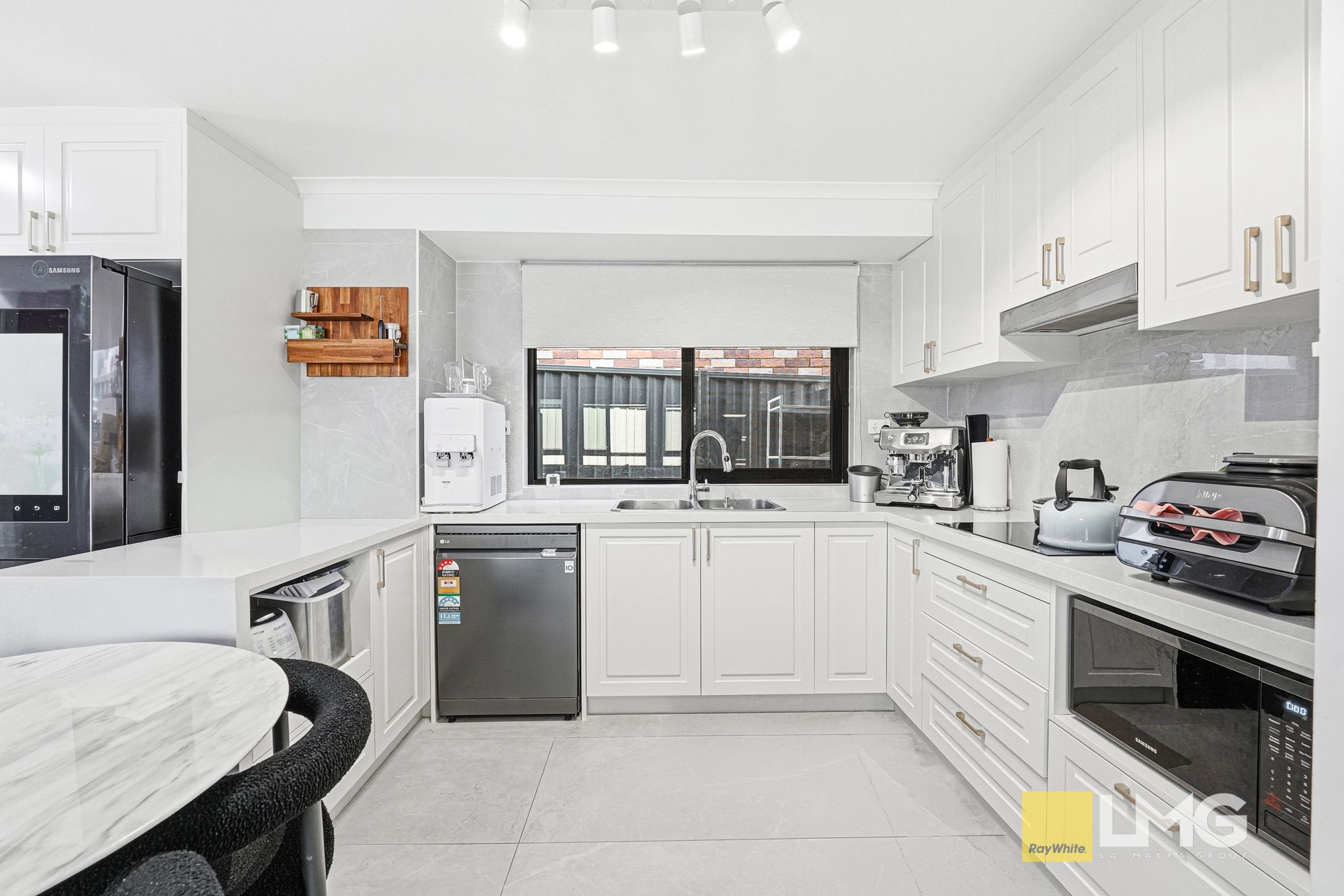 140 Joseph Street — photo 3 of 25