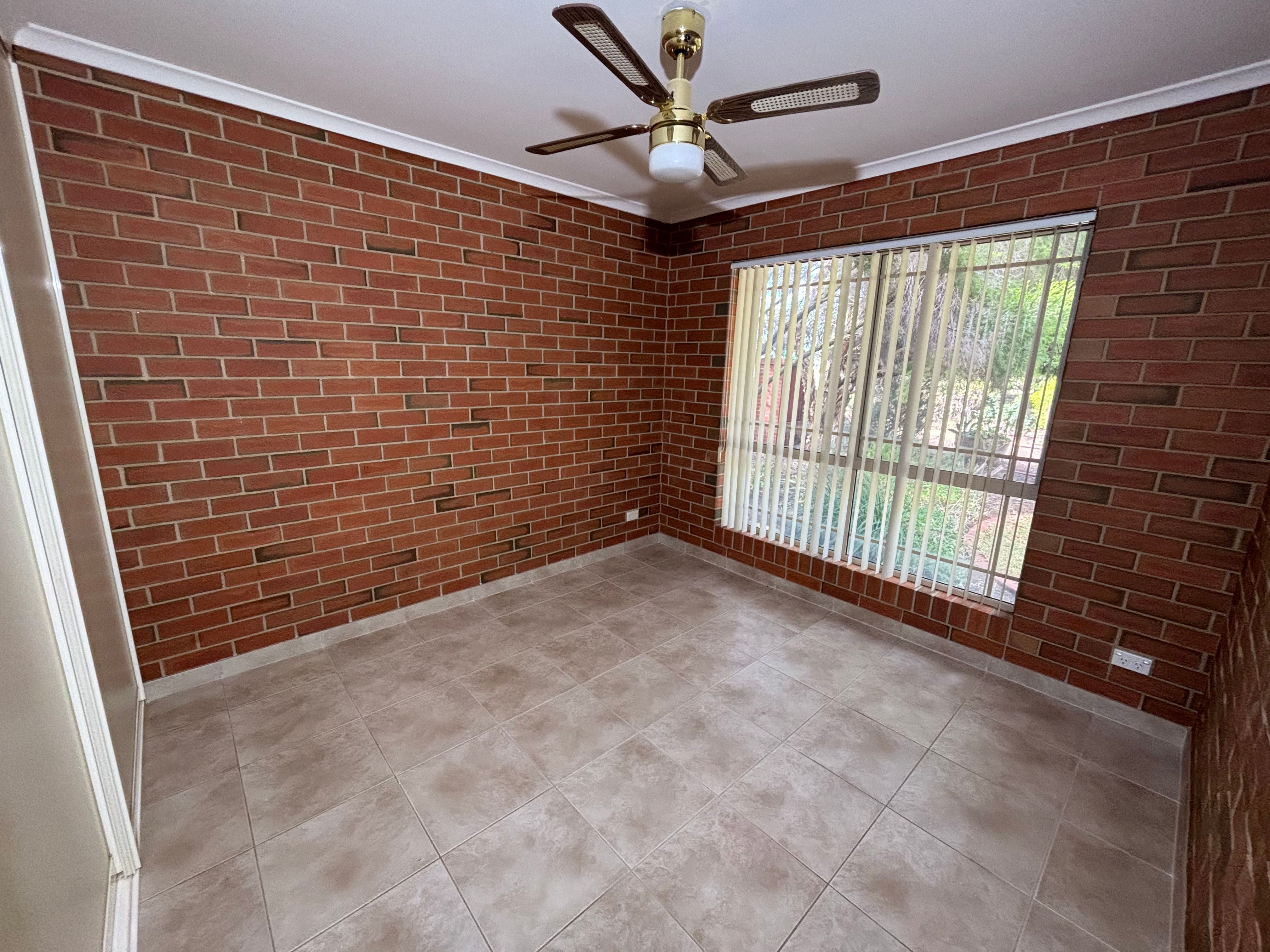 24-26 Uri Street — photo 8 of 23