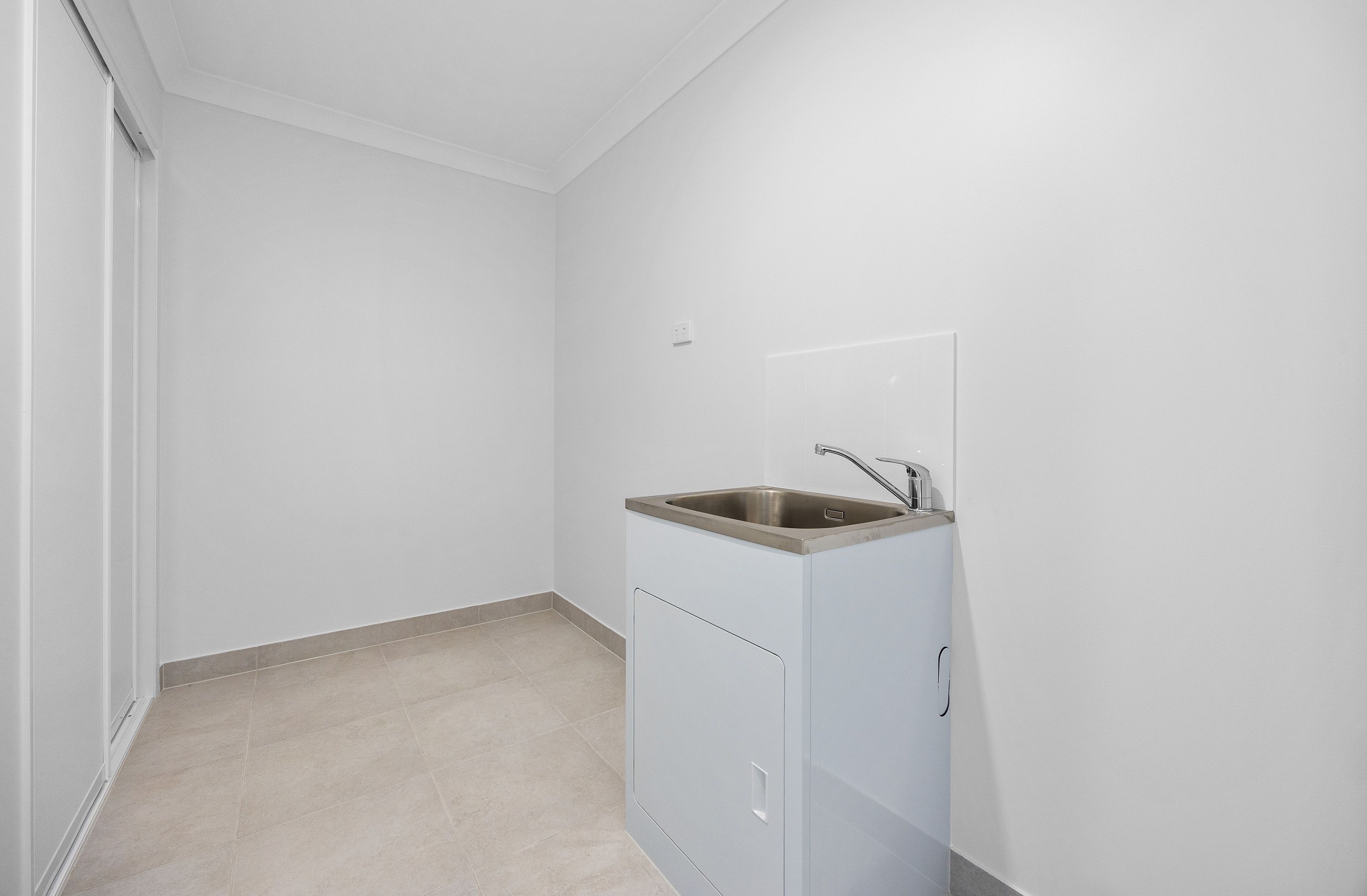37 Aurora Road — photo 10 of 11