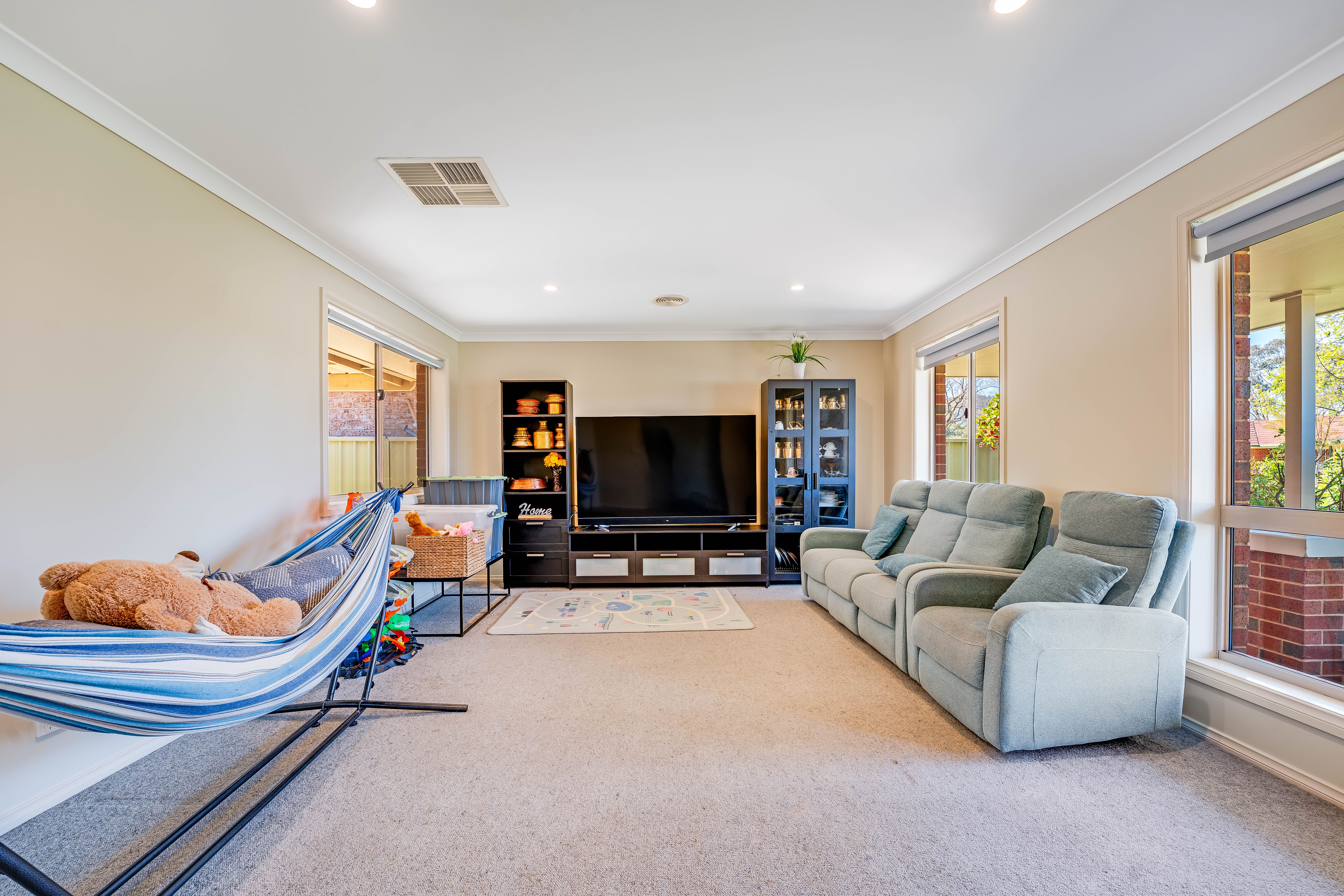 529 Iluka Crescent — photo 4 of 30