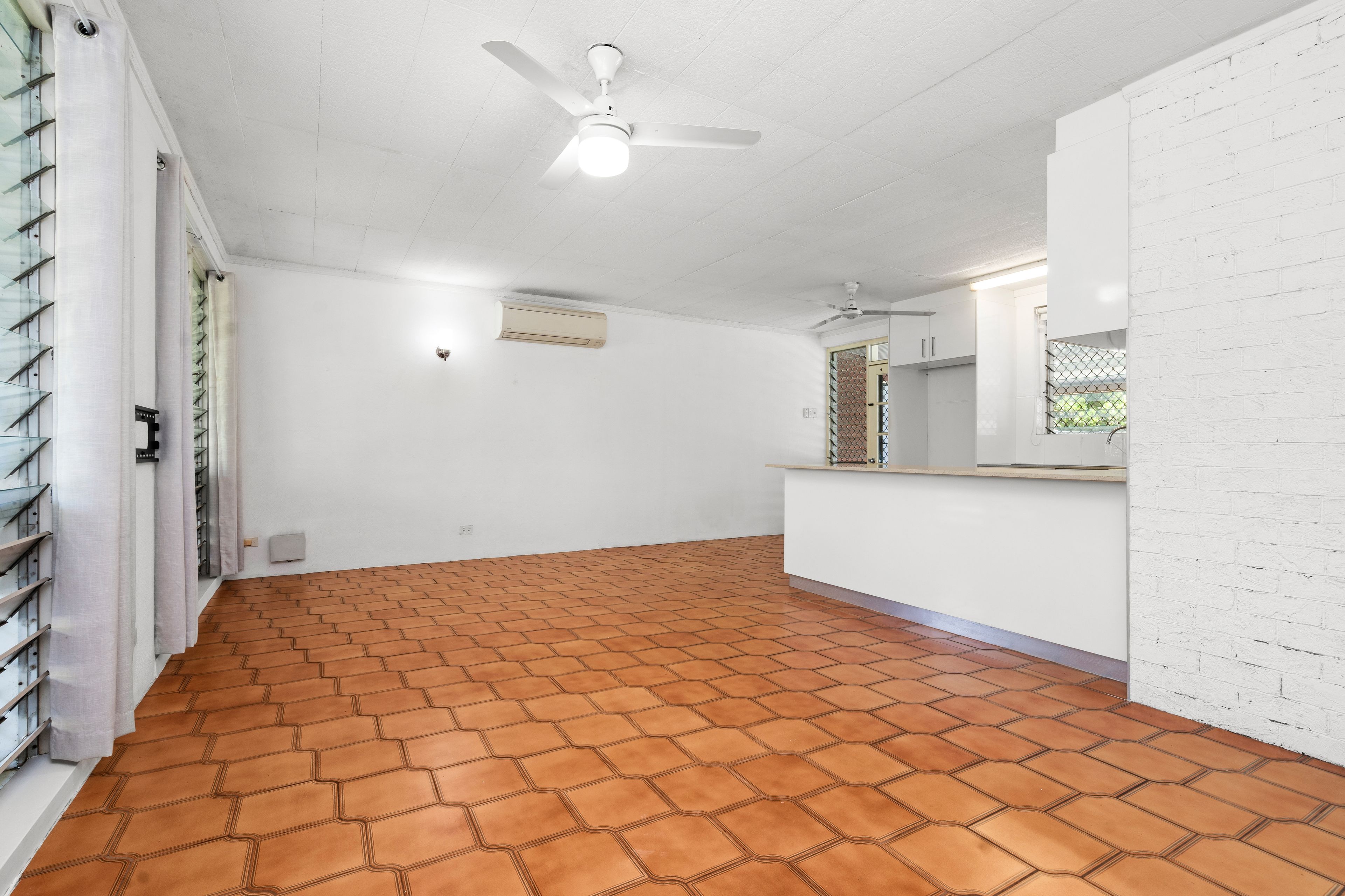 35 Carpentier Crescent — photo 5 of 13