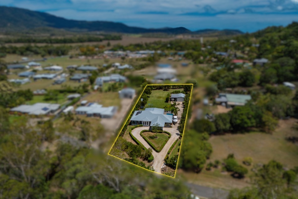 20 Honeyeater Crescent, Cannon Valley, QLD 4800