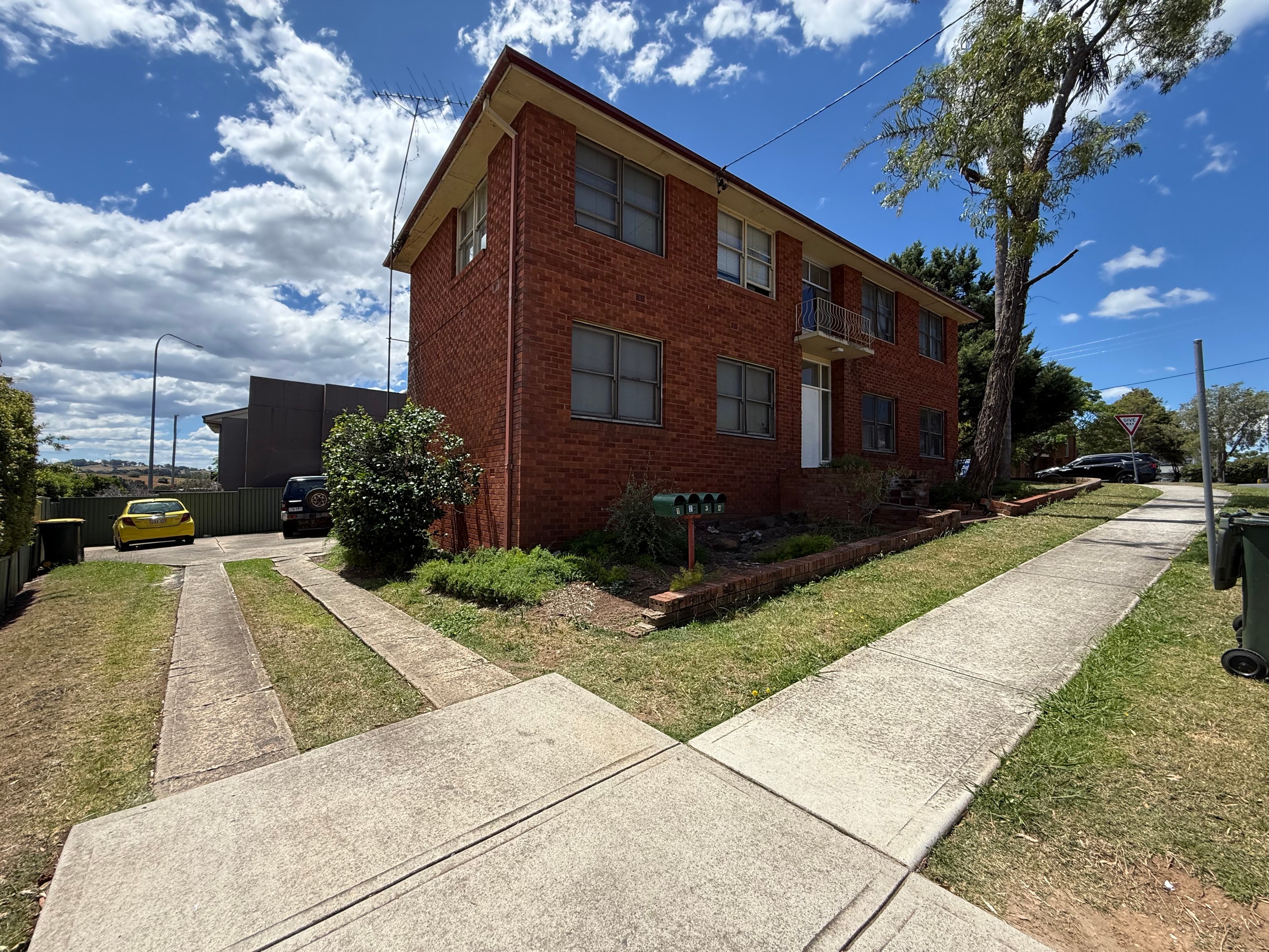 2/5 Bradbury Avenue, Campbelltown, NSW 2560